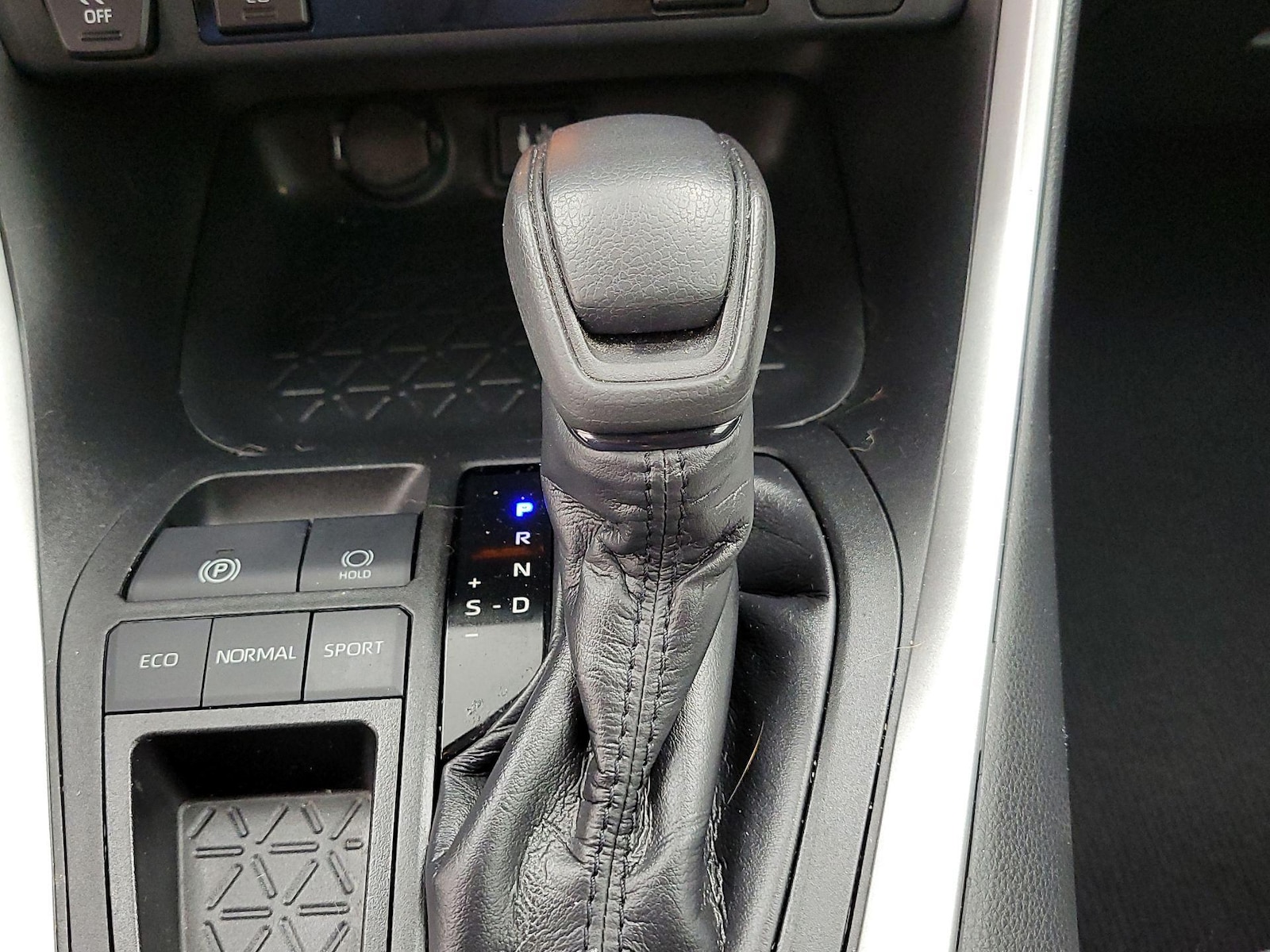 2019 Toyota RAV4 XLE - Photo 18