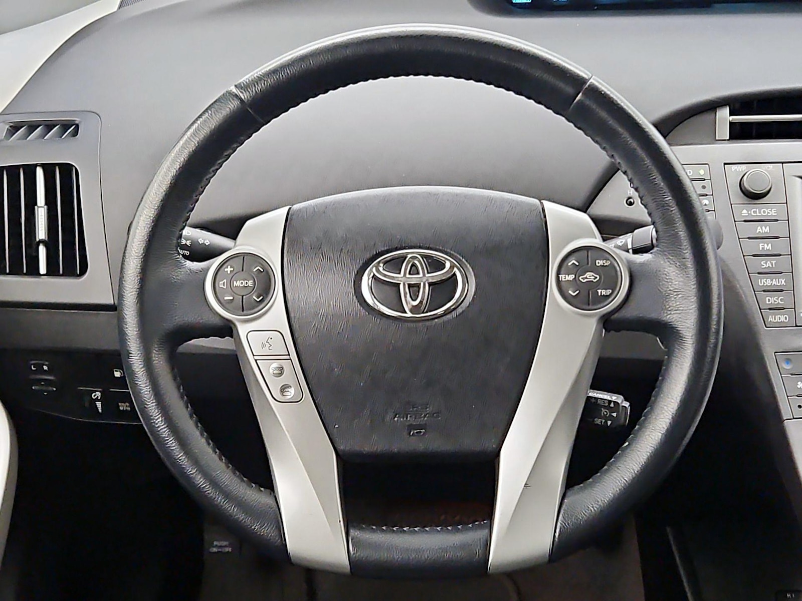 2014 Toyota Prius Plug-In Advanced - Photo 11
