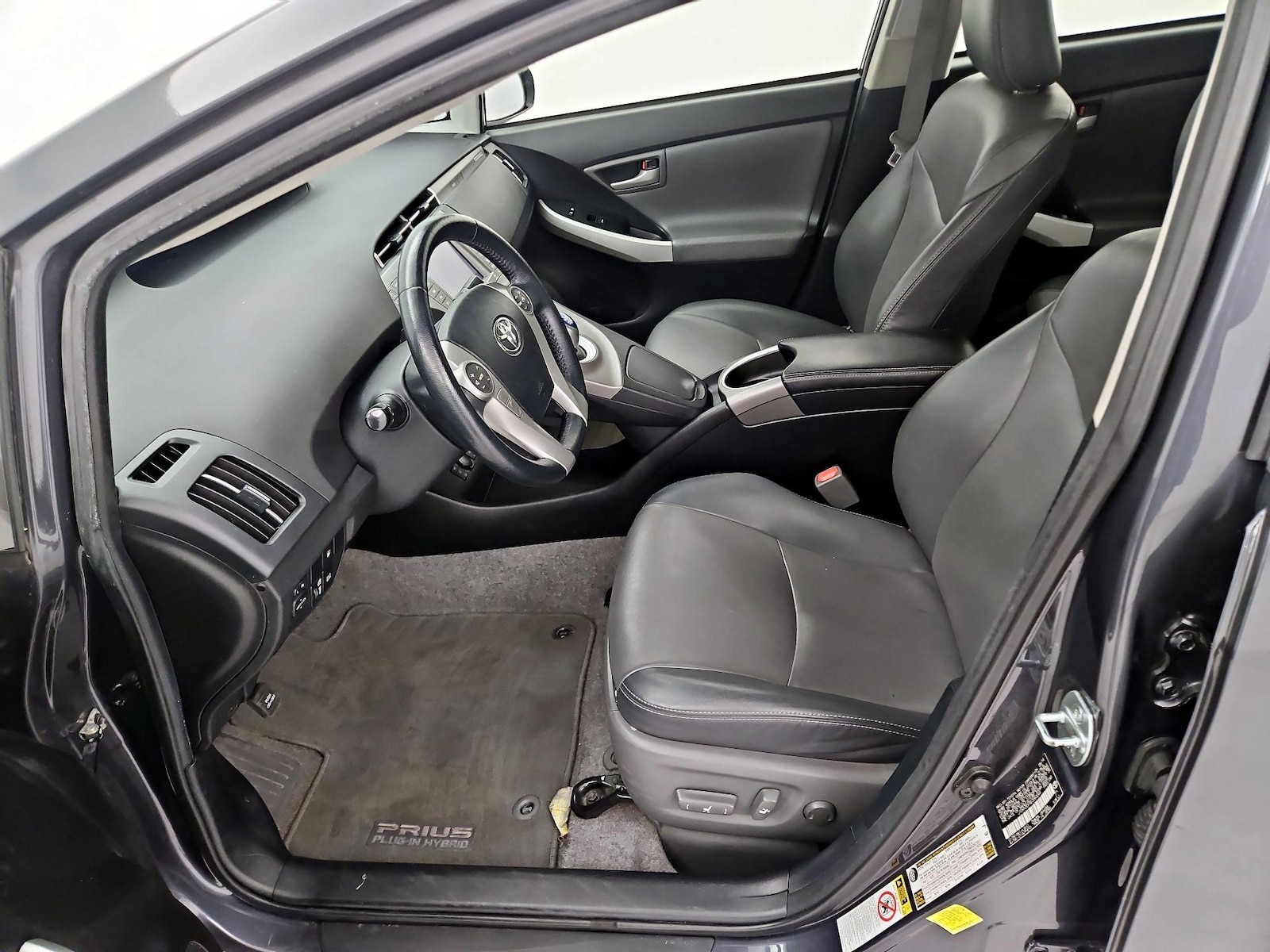 2014 Toyota Prius Plug-In Advanced - Photo 12