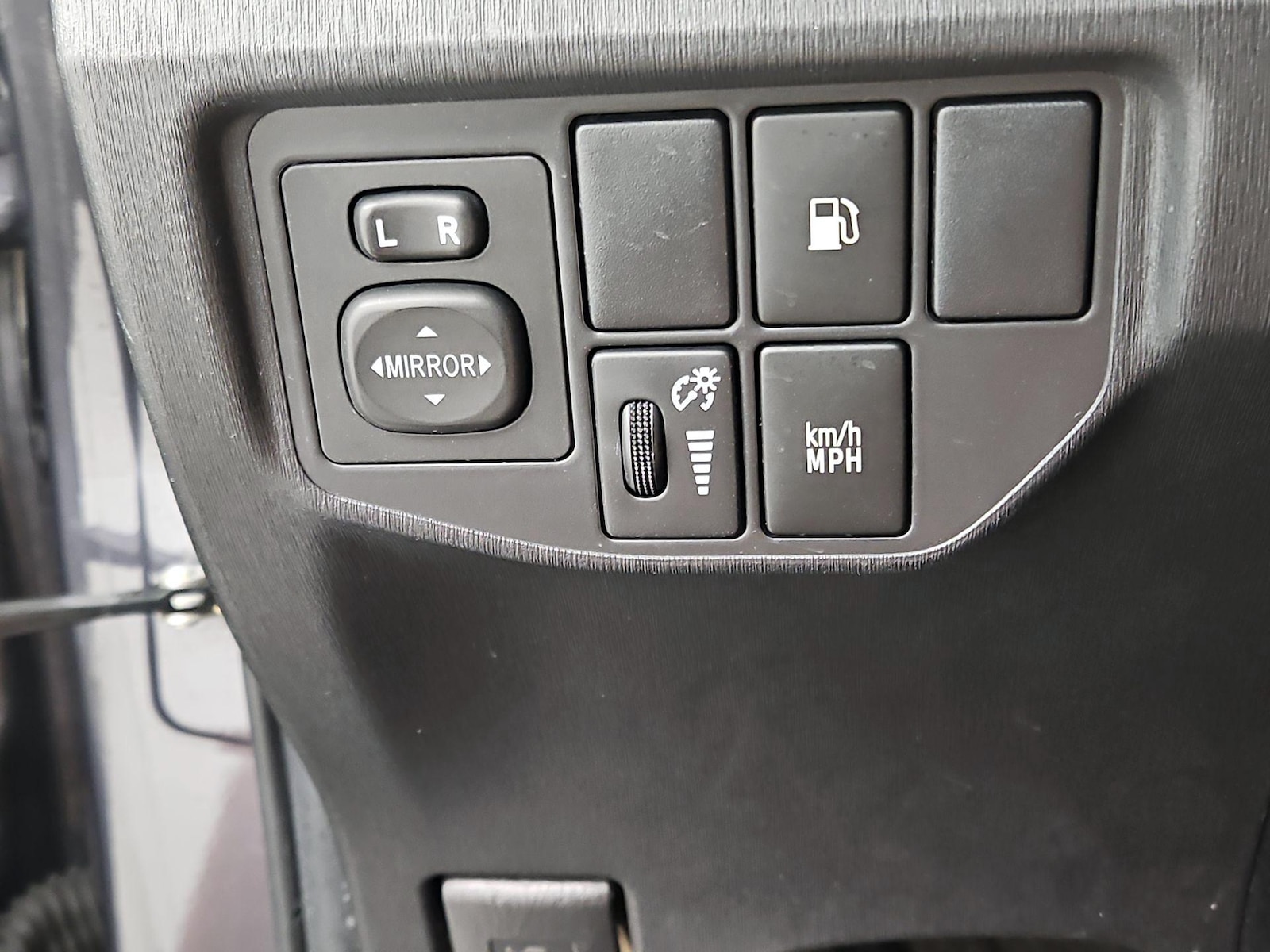 2014 Toyota Prius Plug-In Advanced - Photo 14
