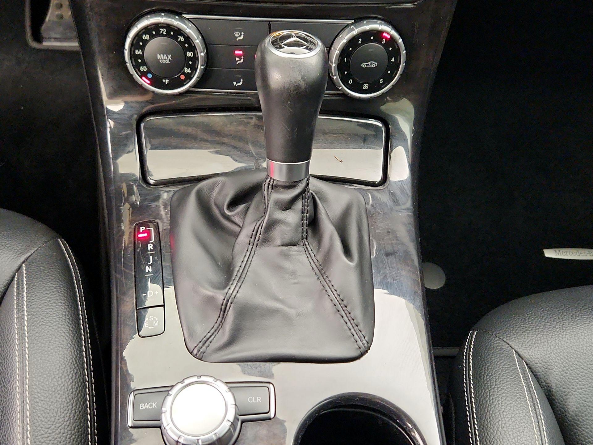 Thumbnail: 2015 Mercedes-Benz SLK - 17
