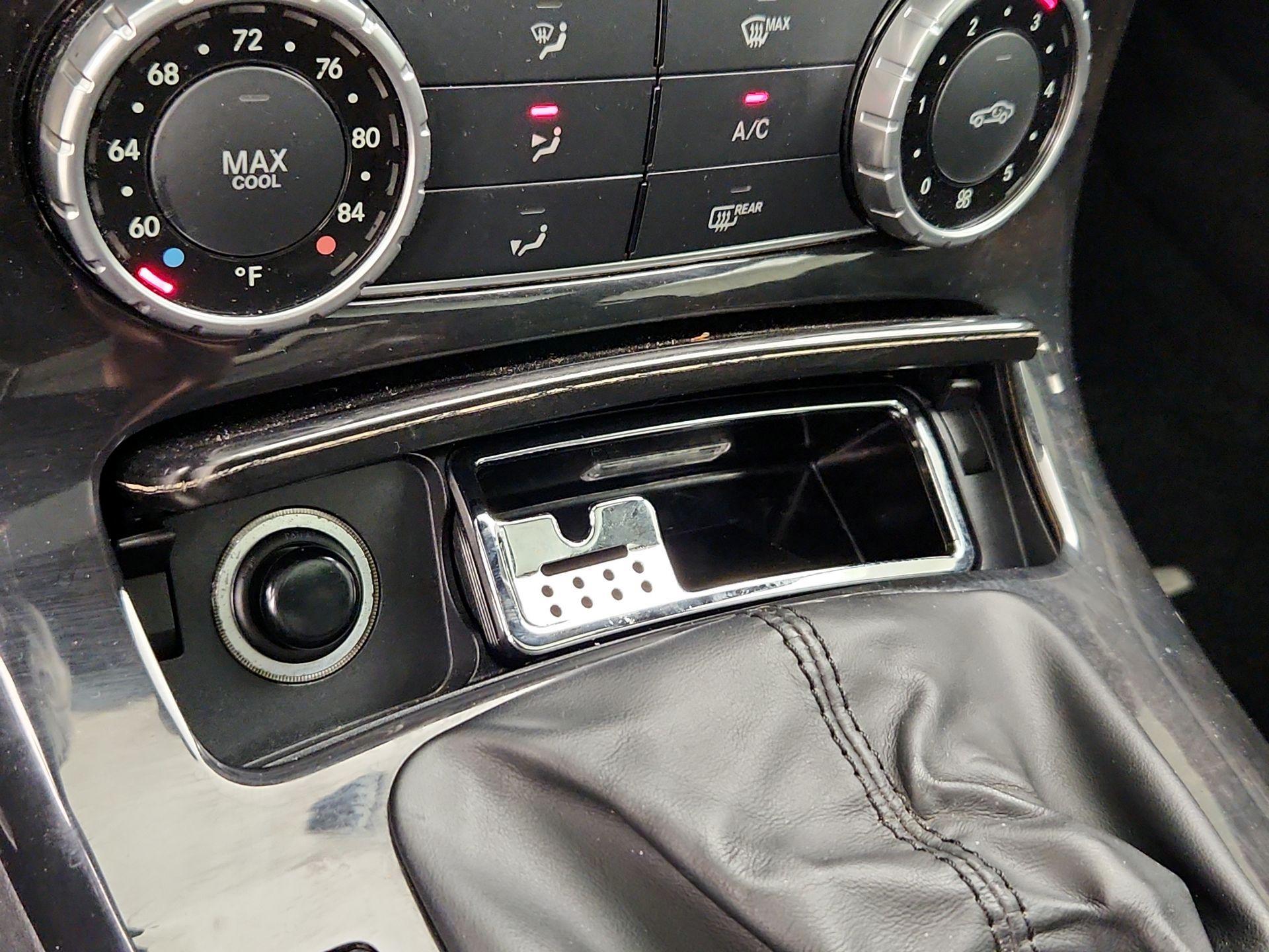 Thumbnail: 2015 Mercedes-Benz SLK - 18