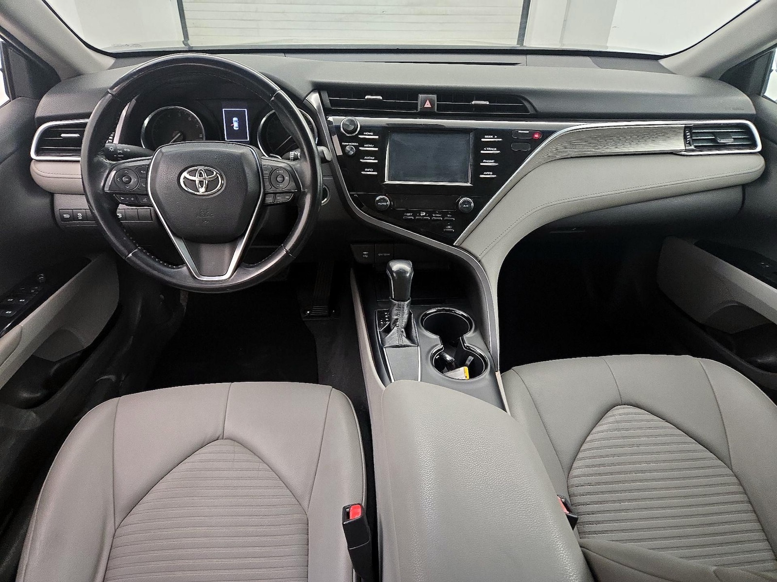 2018 Toyota Camry SE - Photo 10