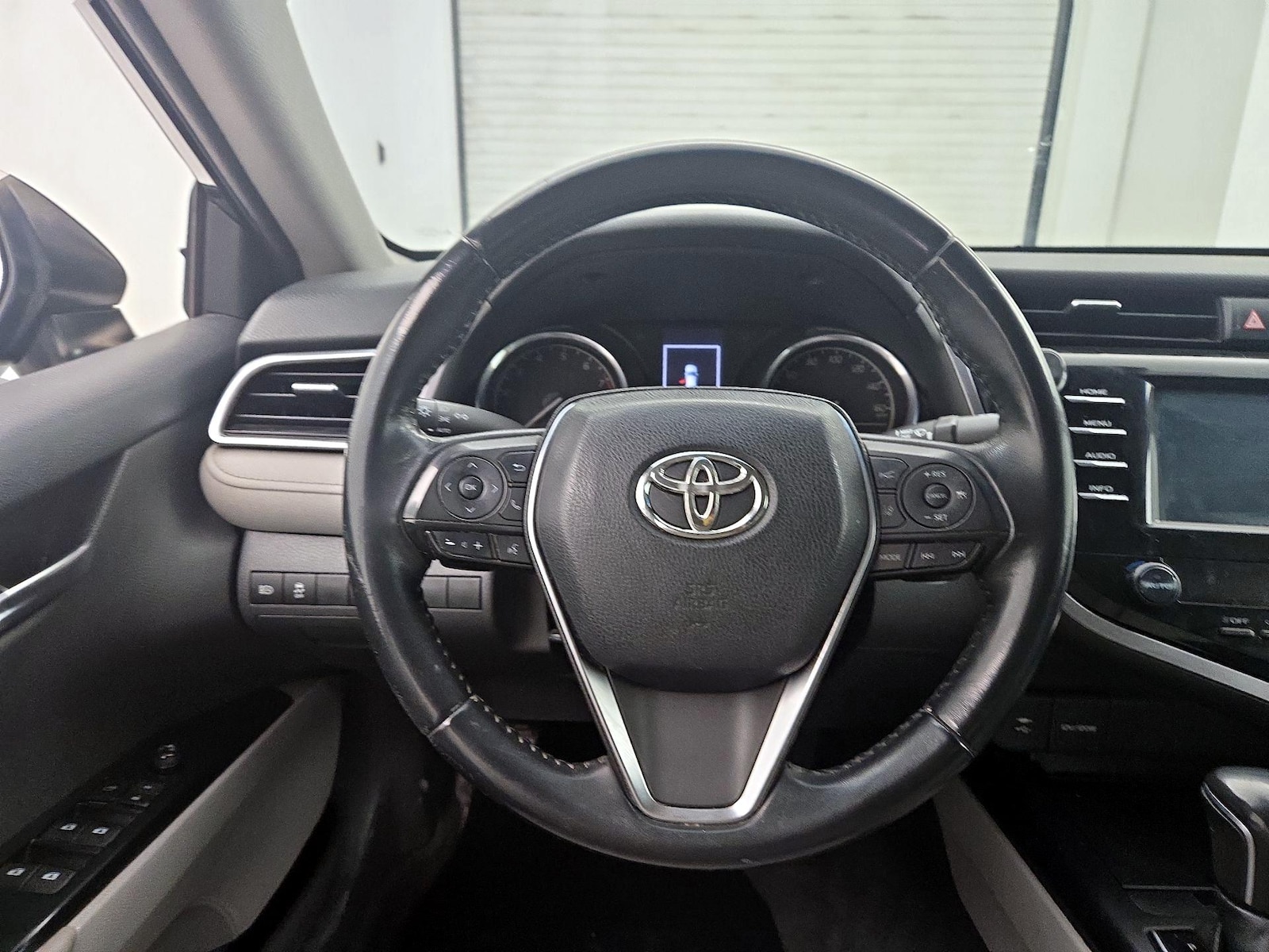 2018 Toyota Camry SE - Photo 11