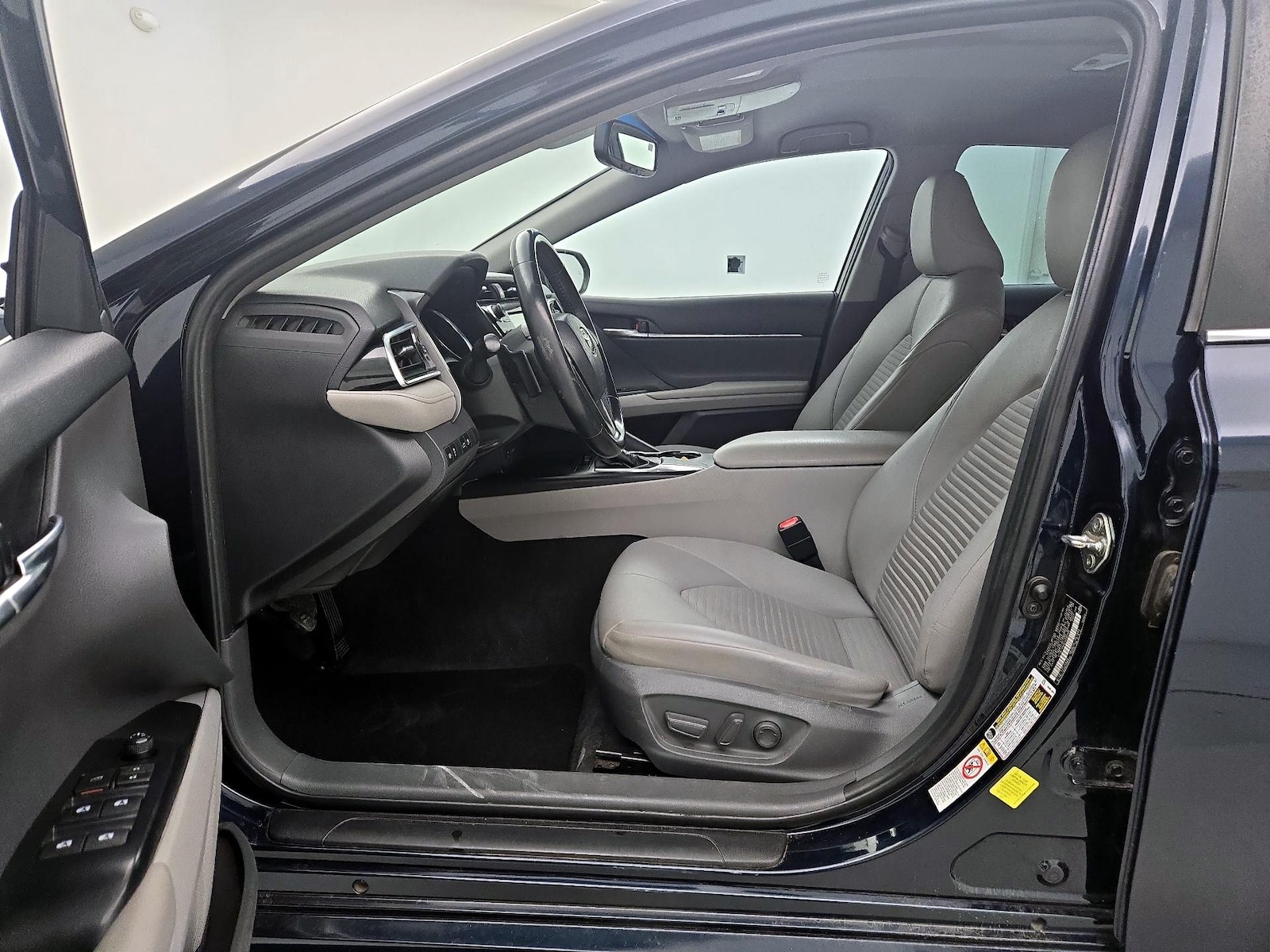 2018 Toyota Camry SE - Photo 12
