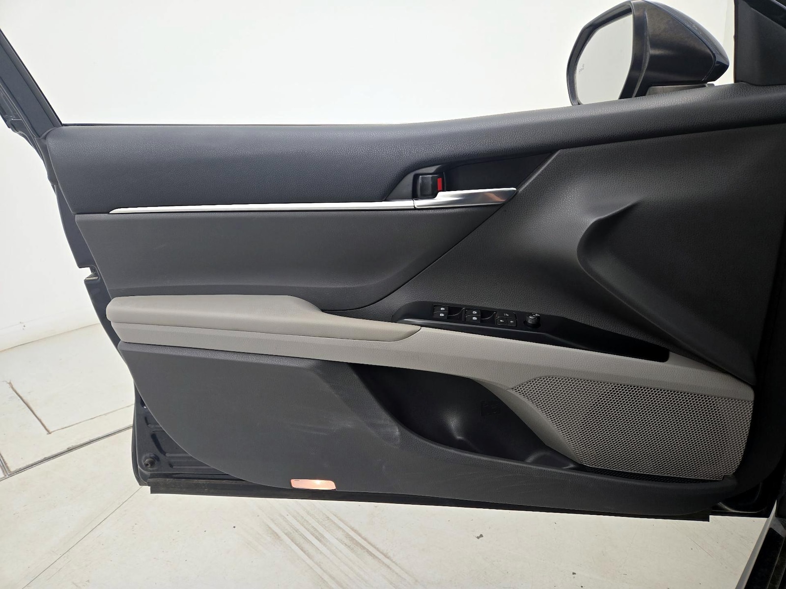2018 Toyota Camry SE - Photo 13