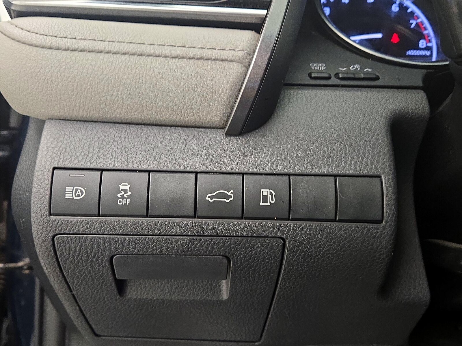 2018 Toyota Camry SE - Photo 14