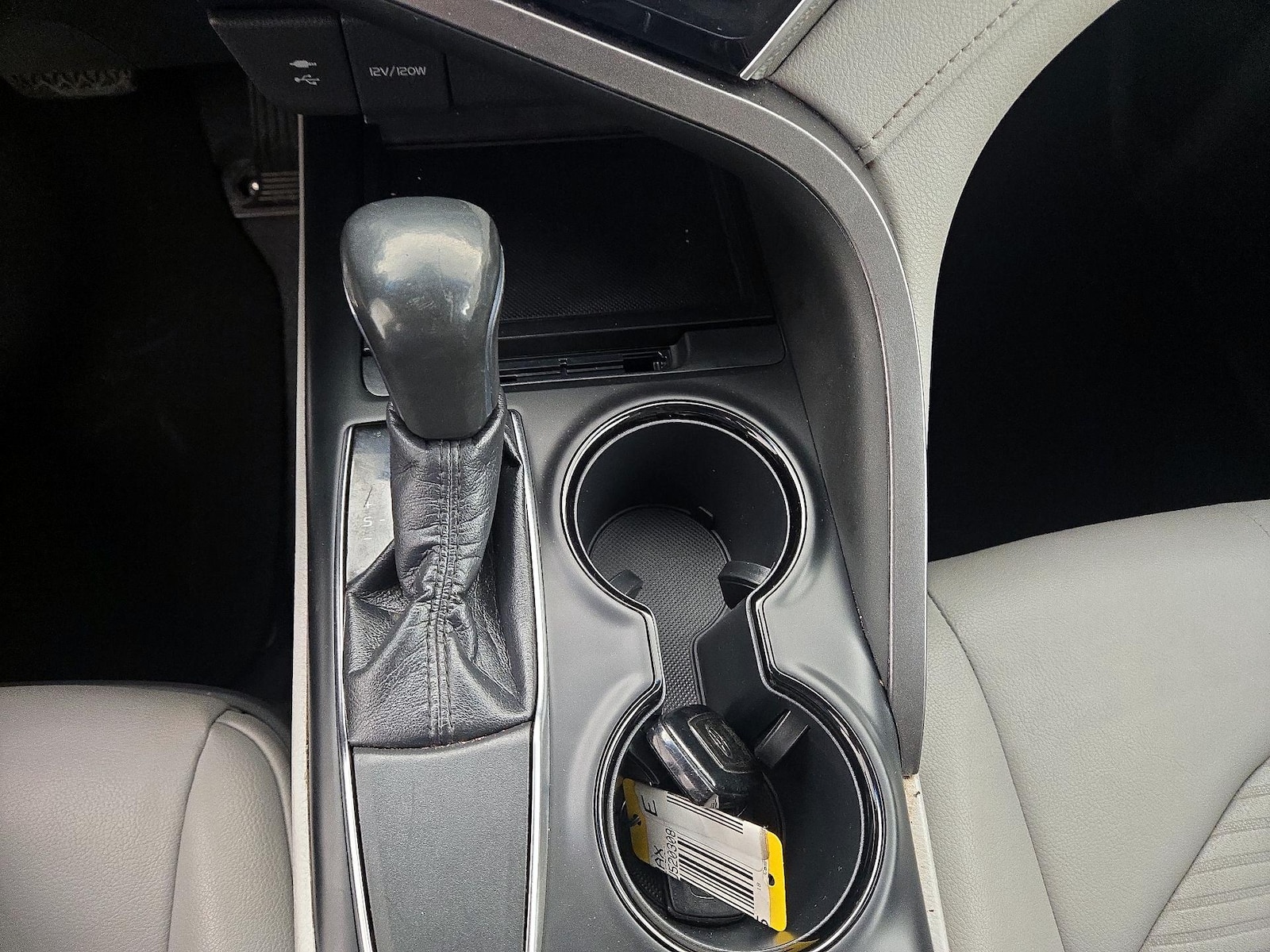 2018 Toyota Camry SE - Photo 18