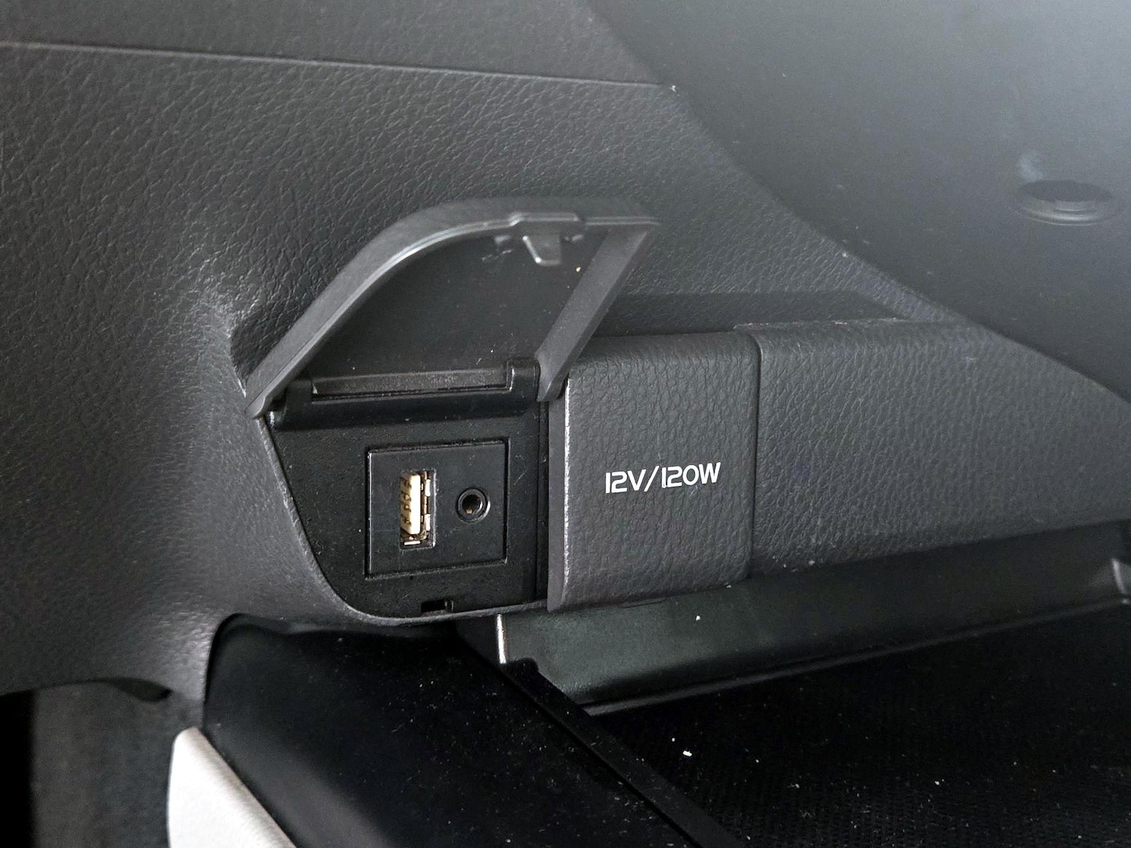 2018 Toyota Camry SE - Photo 19