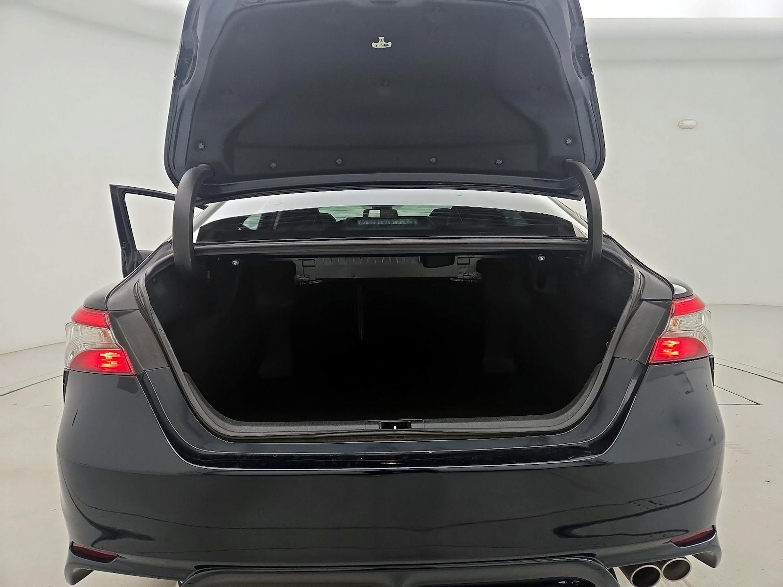2018 Toyota Camry SE - Photo 21
