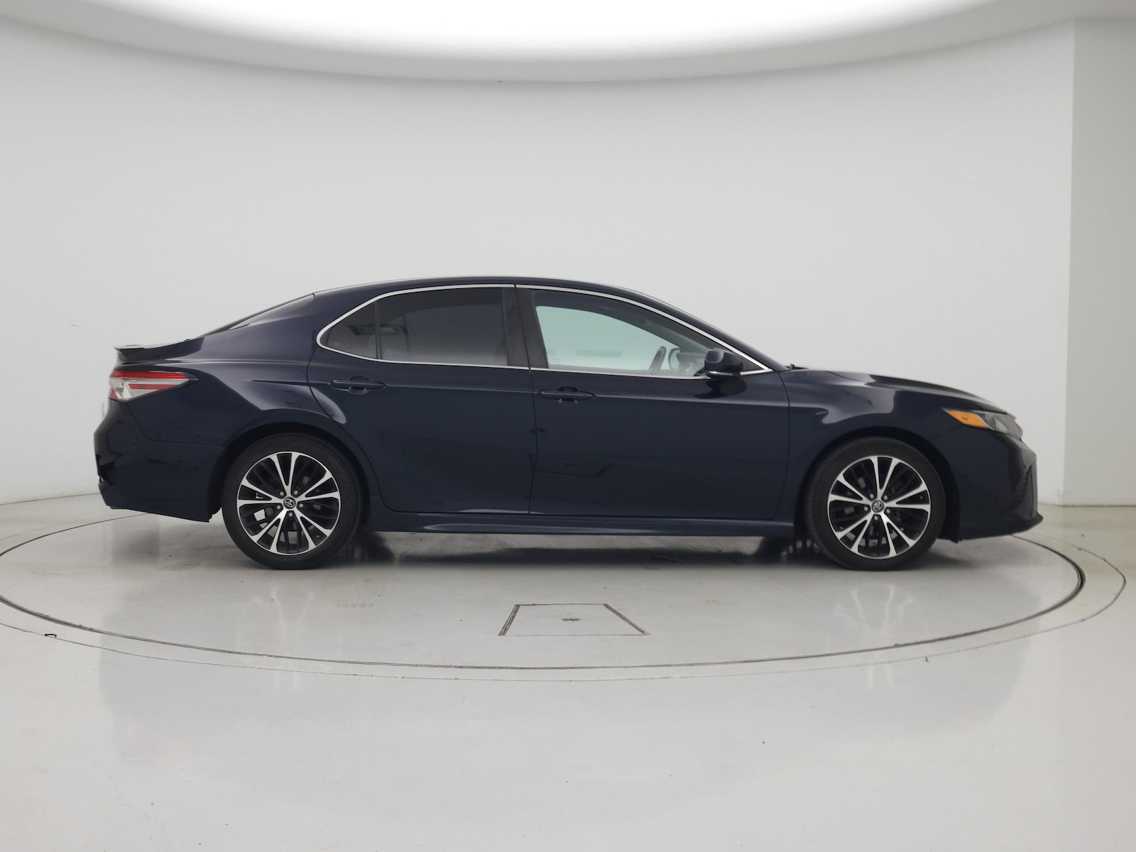 2018 Toyota Camry SE - Photo 8