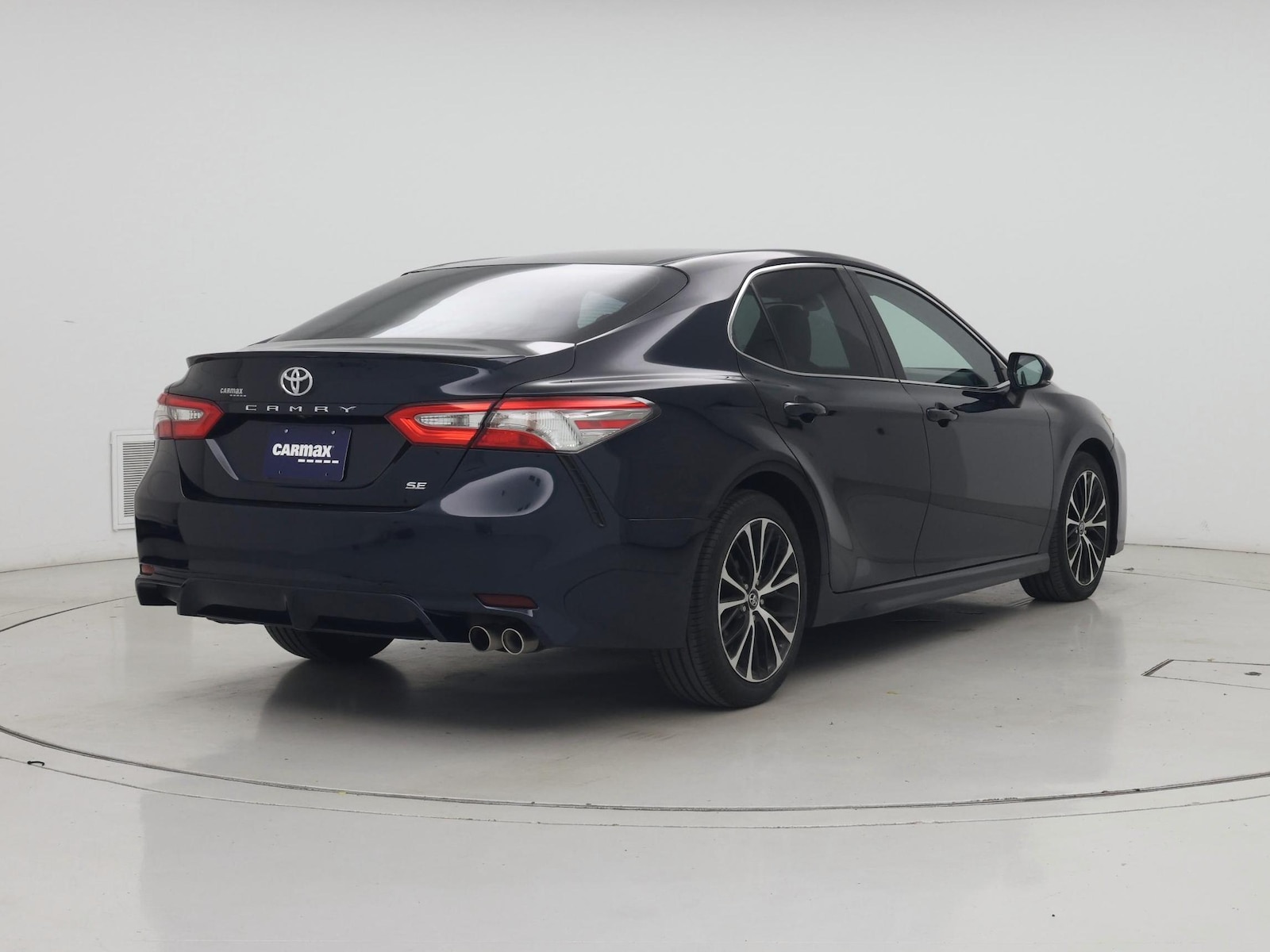 2018 Toyota Camry SE - Photo 9
