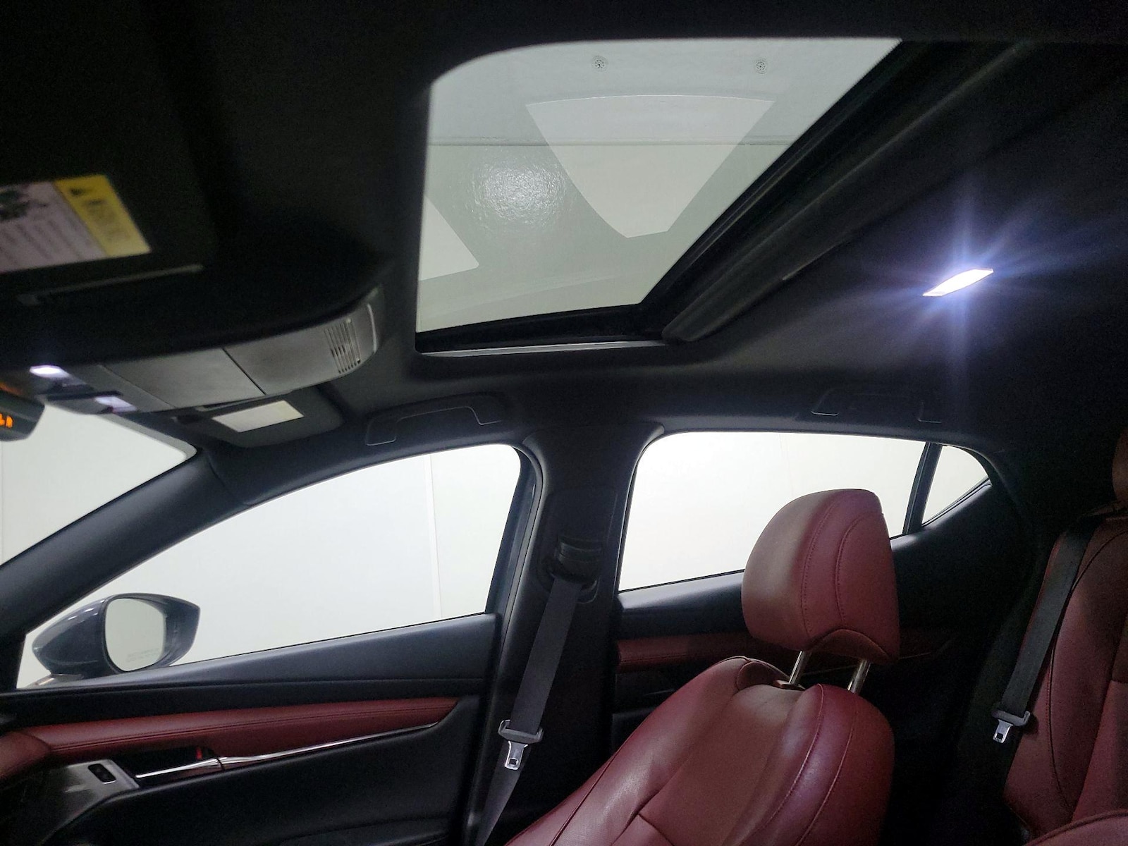 Sunroof(s) & Overhead Airbags