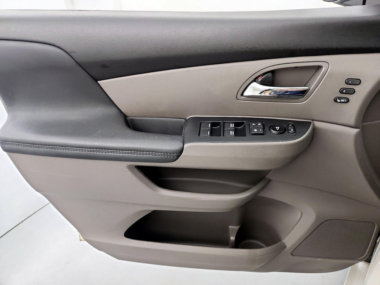 2016 Honda Odyssey Touring Elite - Photo 4