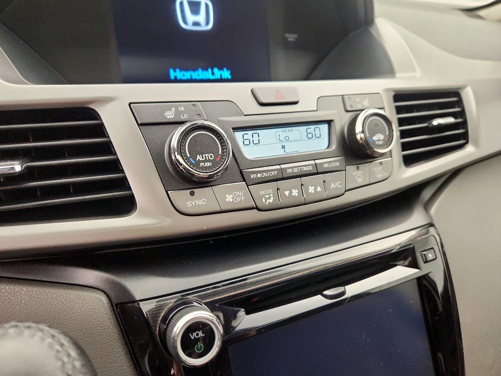 2016 Honda Odyssey Touring Elite - Photo 9