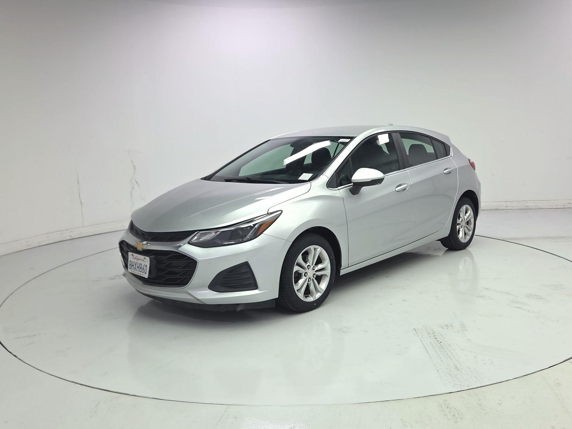 Thumbnail: 2019 Chevrolet Cruze - 3