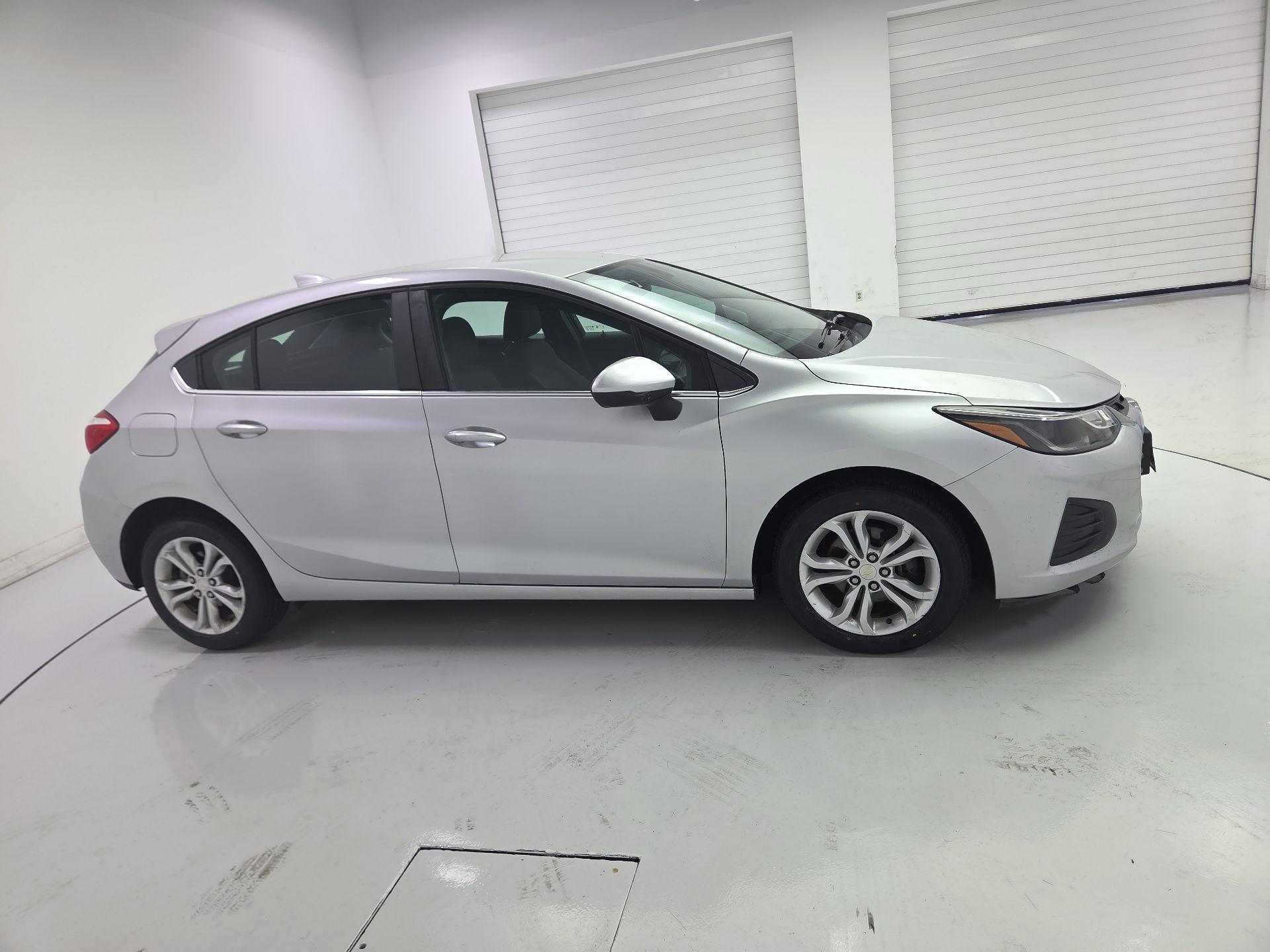 Thumbnail: 2019 Chevrolet Cruze - 4