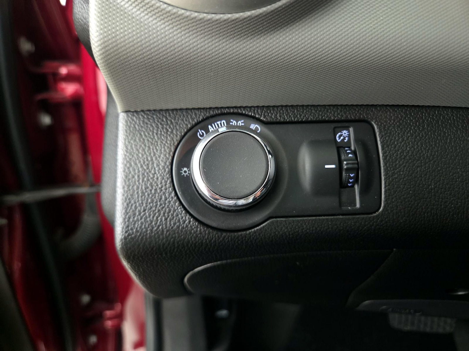 2018 Chevrolet Sonic Premier - Photo 14