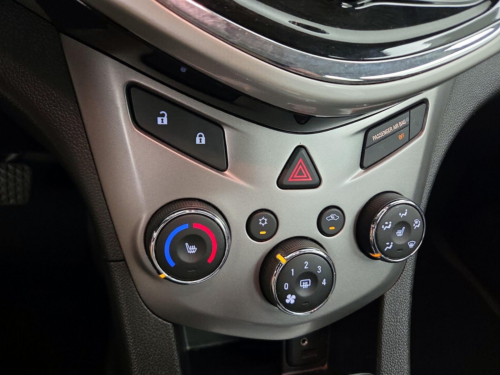 2018 Chevrolet Sonic Premier - Photo 17