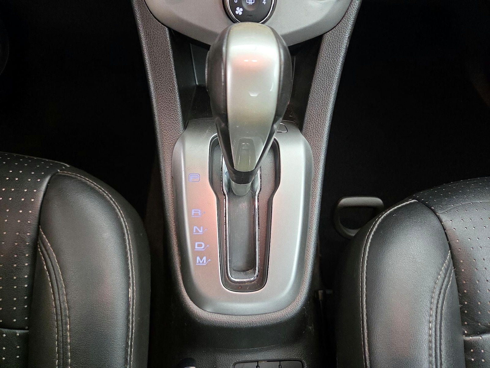 2018 Chevrolet Sonic Premier - Photo 18