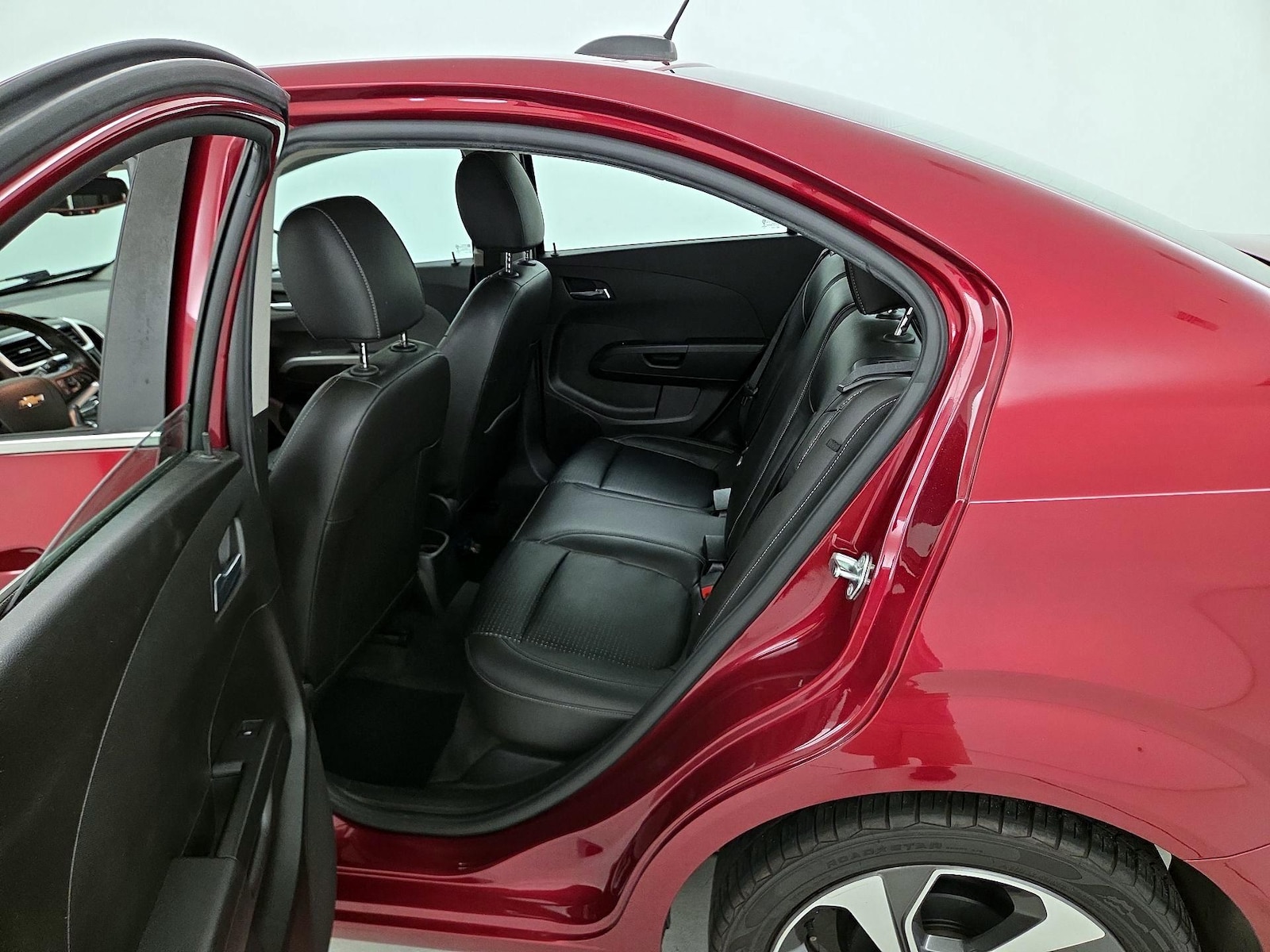 2018 Chevrolet Sonic Premier - Photo 19