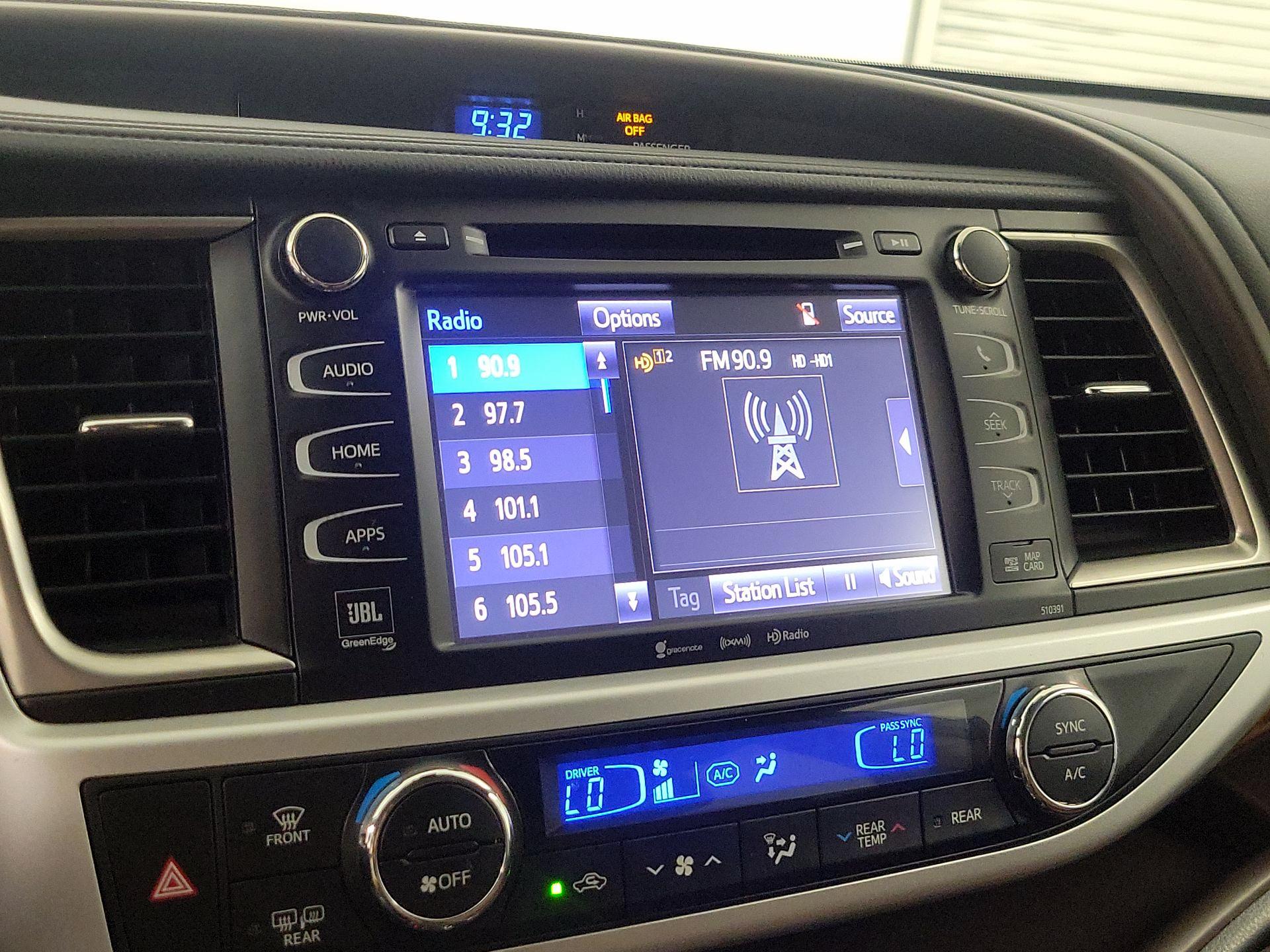 Thumbnail: 2019 Toyota Highlander - 16