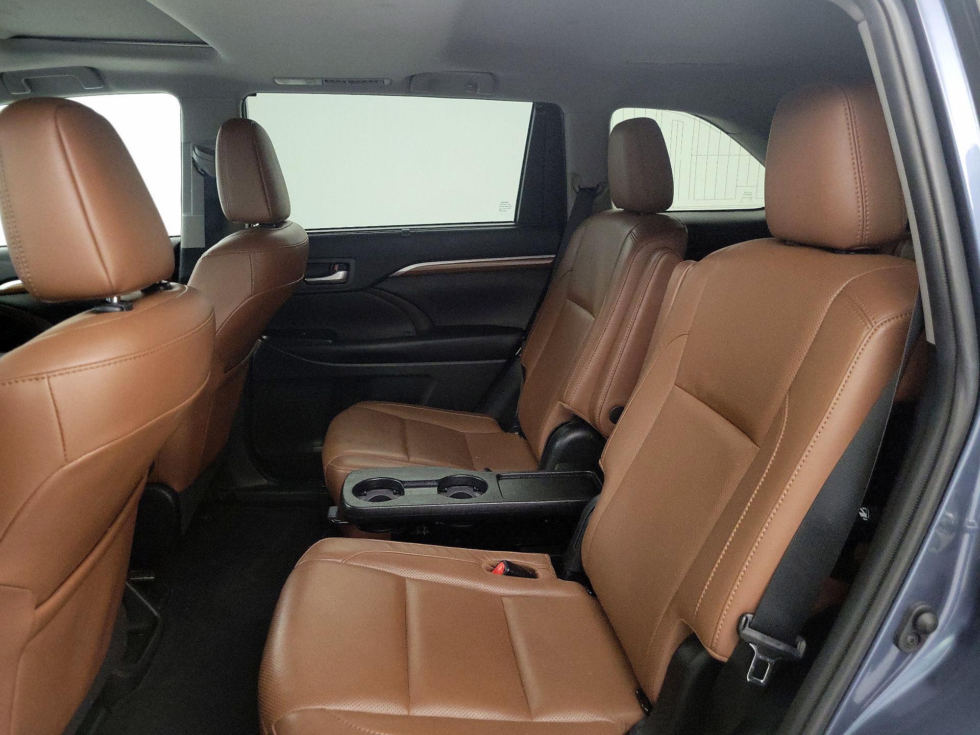 Thumbnail: 2019 Toyota Highlander - 20