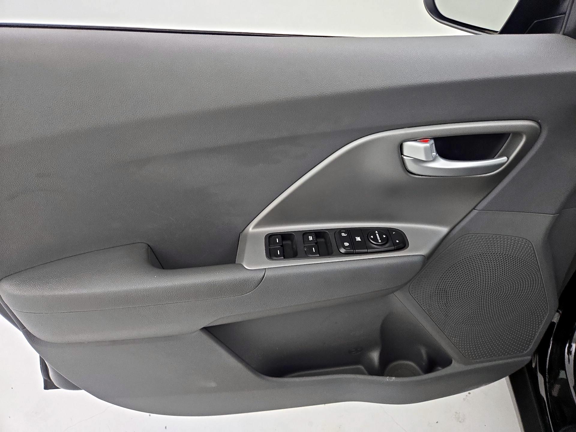Thumbnail: 2017 Kia Niro - 12