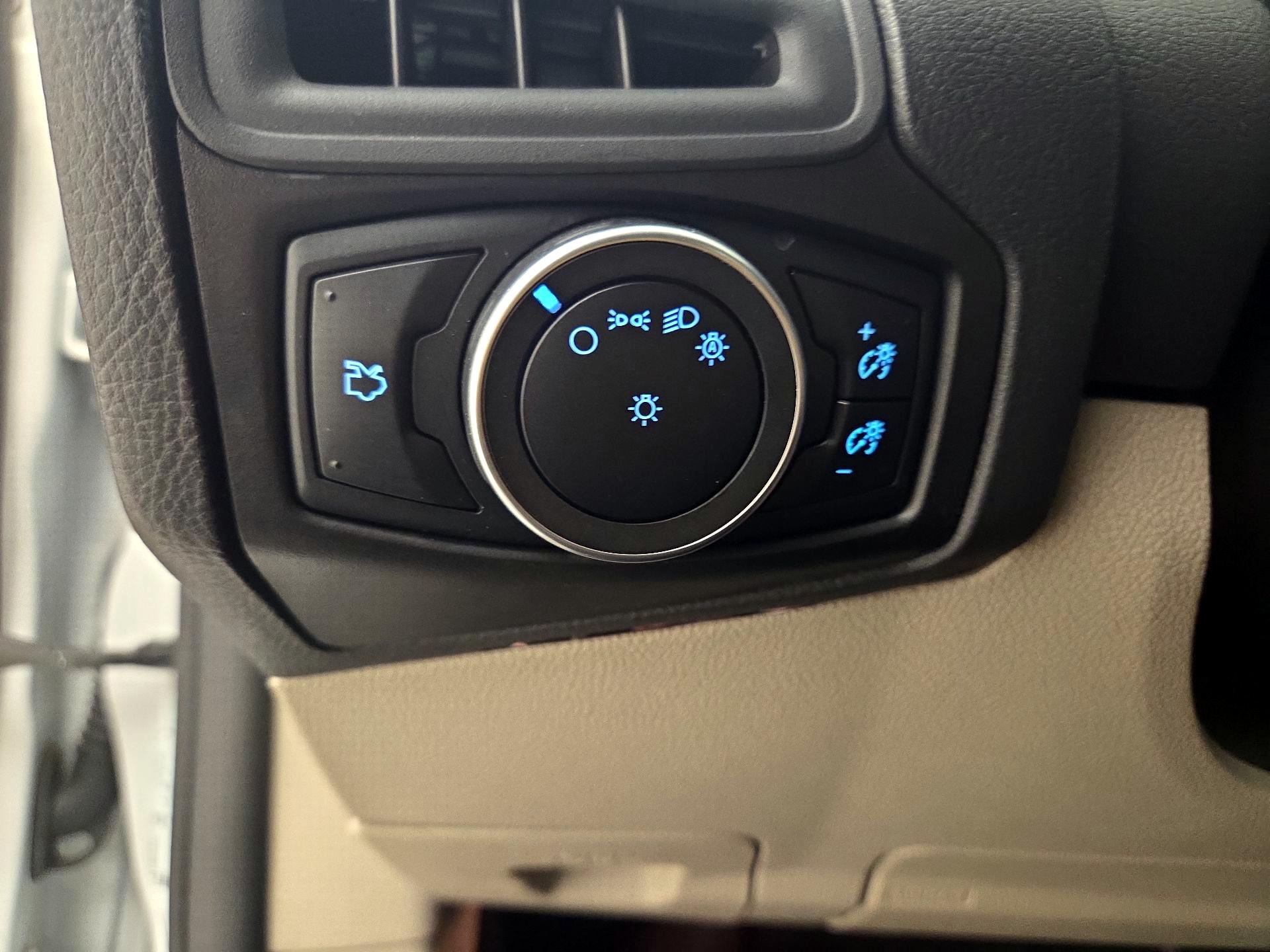 Thumbnail: 2015 Ford Focus - 13