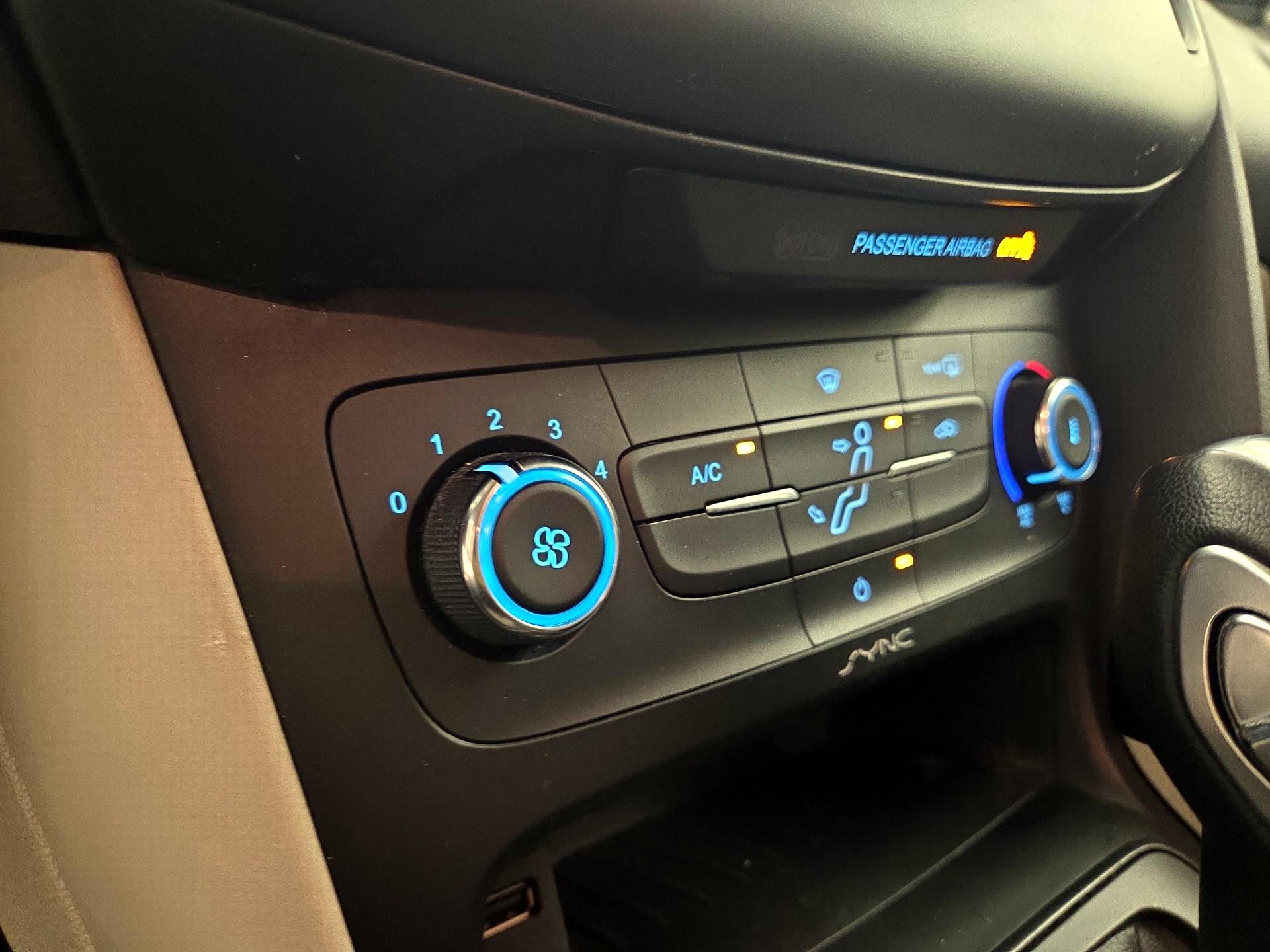 Thumbnail: 2015 Ford Focus - 16