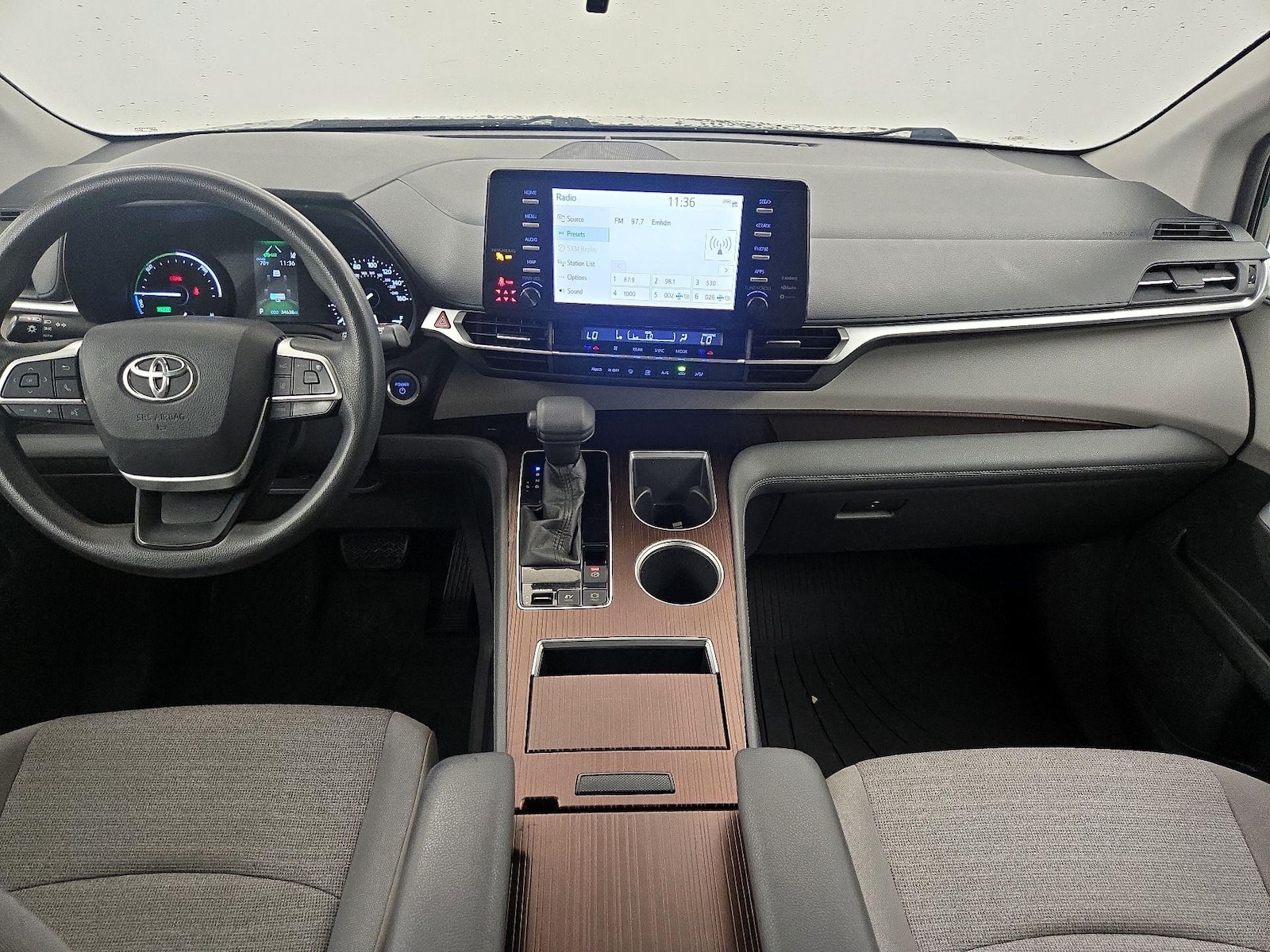 2021 Toyota Sienna LE - Photo 10