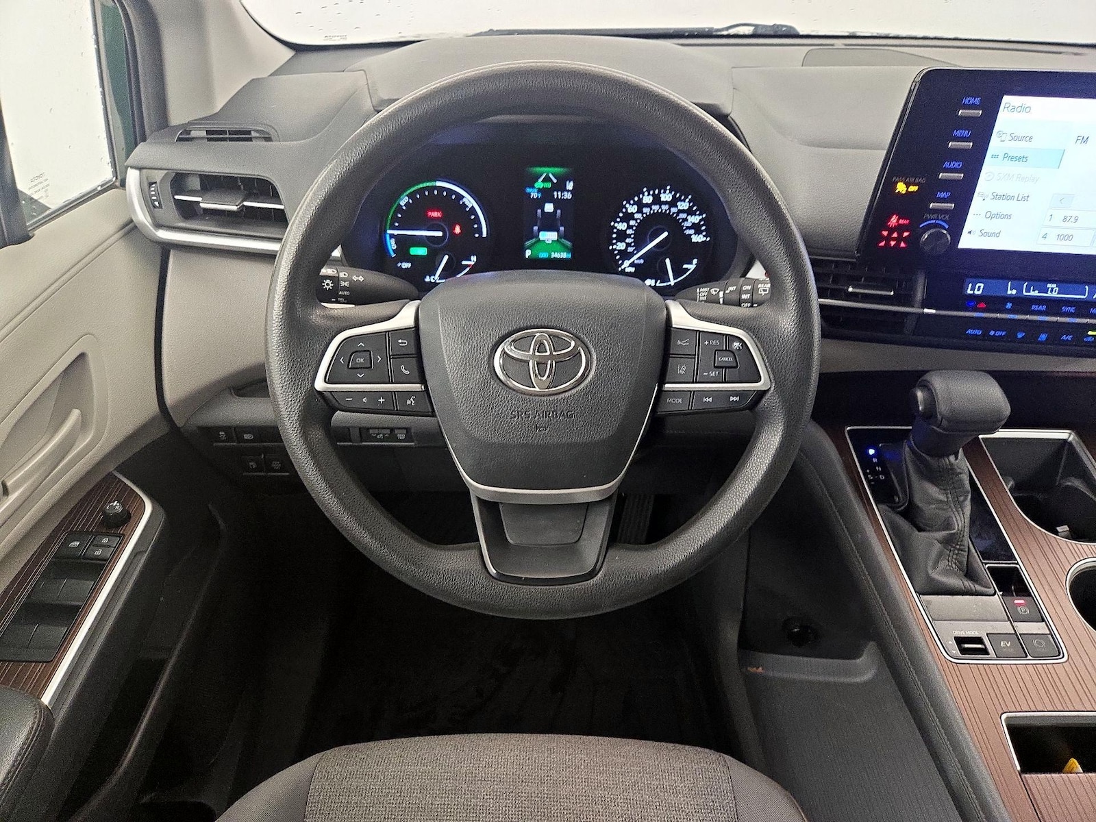 2021 Toyota Sienna LE - Photo 11