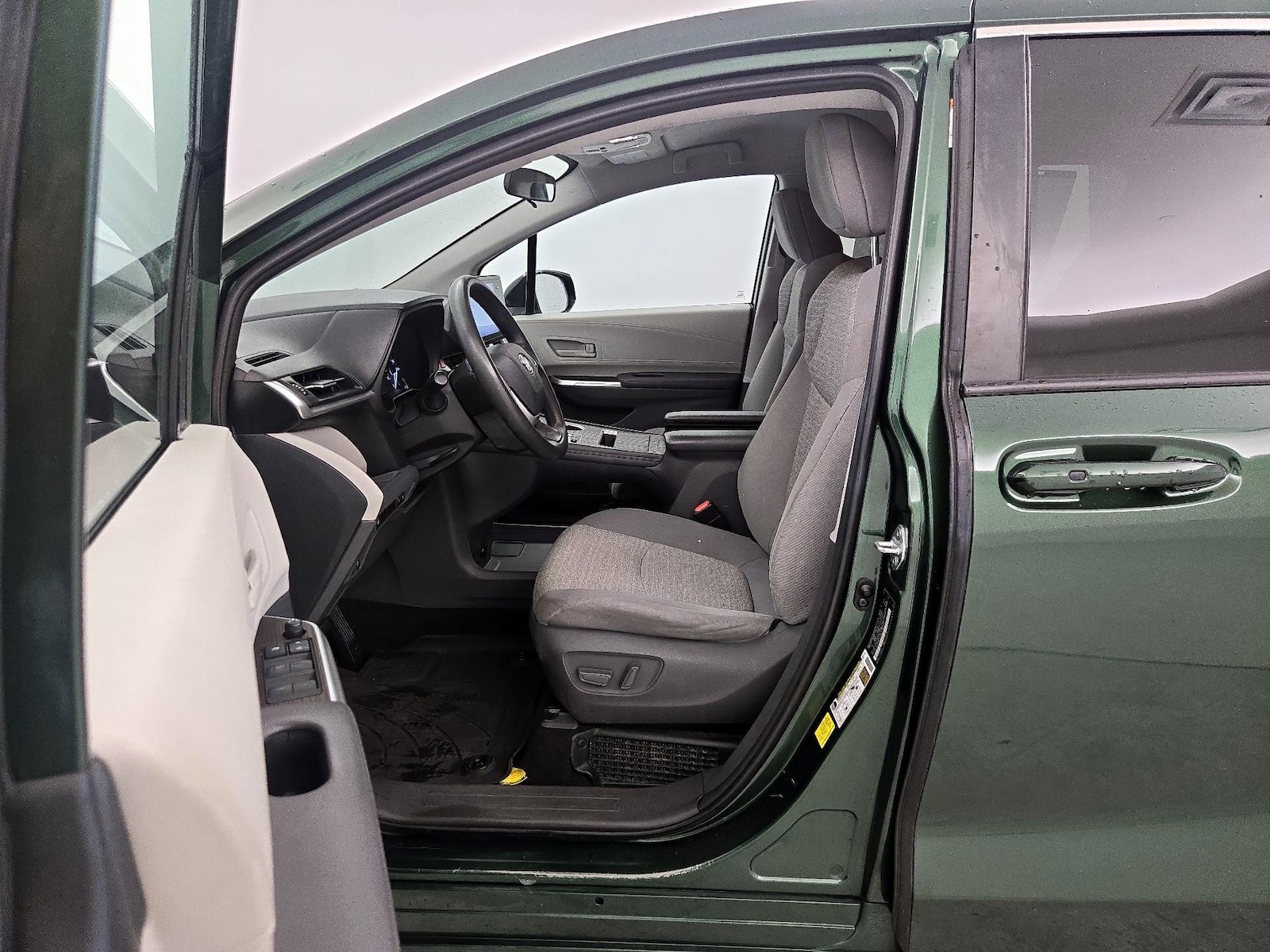 2021 Toyota Sienna LE - Photo 12