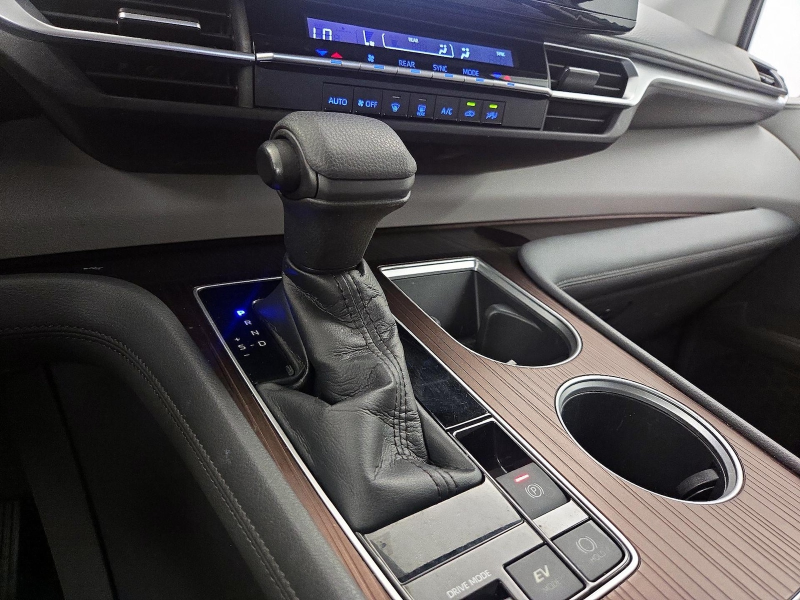 2021 Toyota Sienna LE - Photo 18