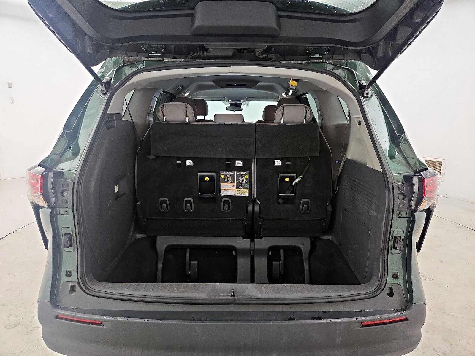 2021 Toyota Sienna LE - Photo 22