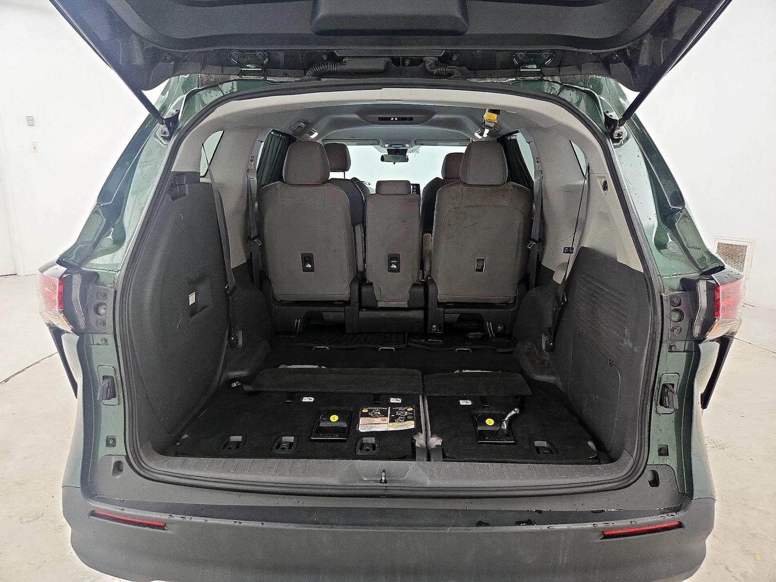 2021 Toyota Sienna LE - Photo 23