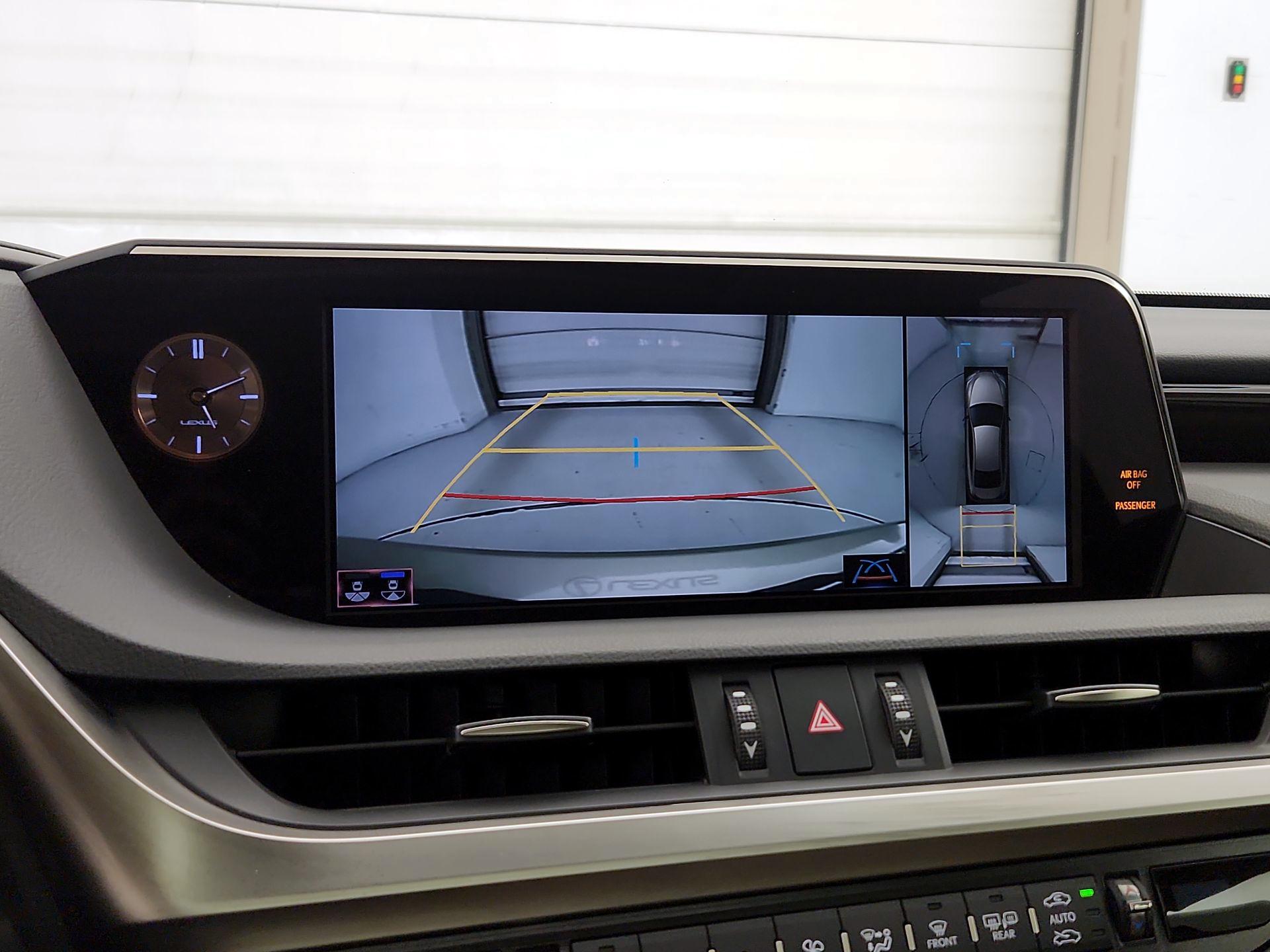 Thumbnail: 2019 Lexus ES - 15