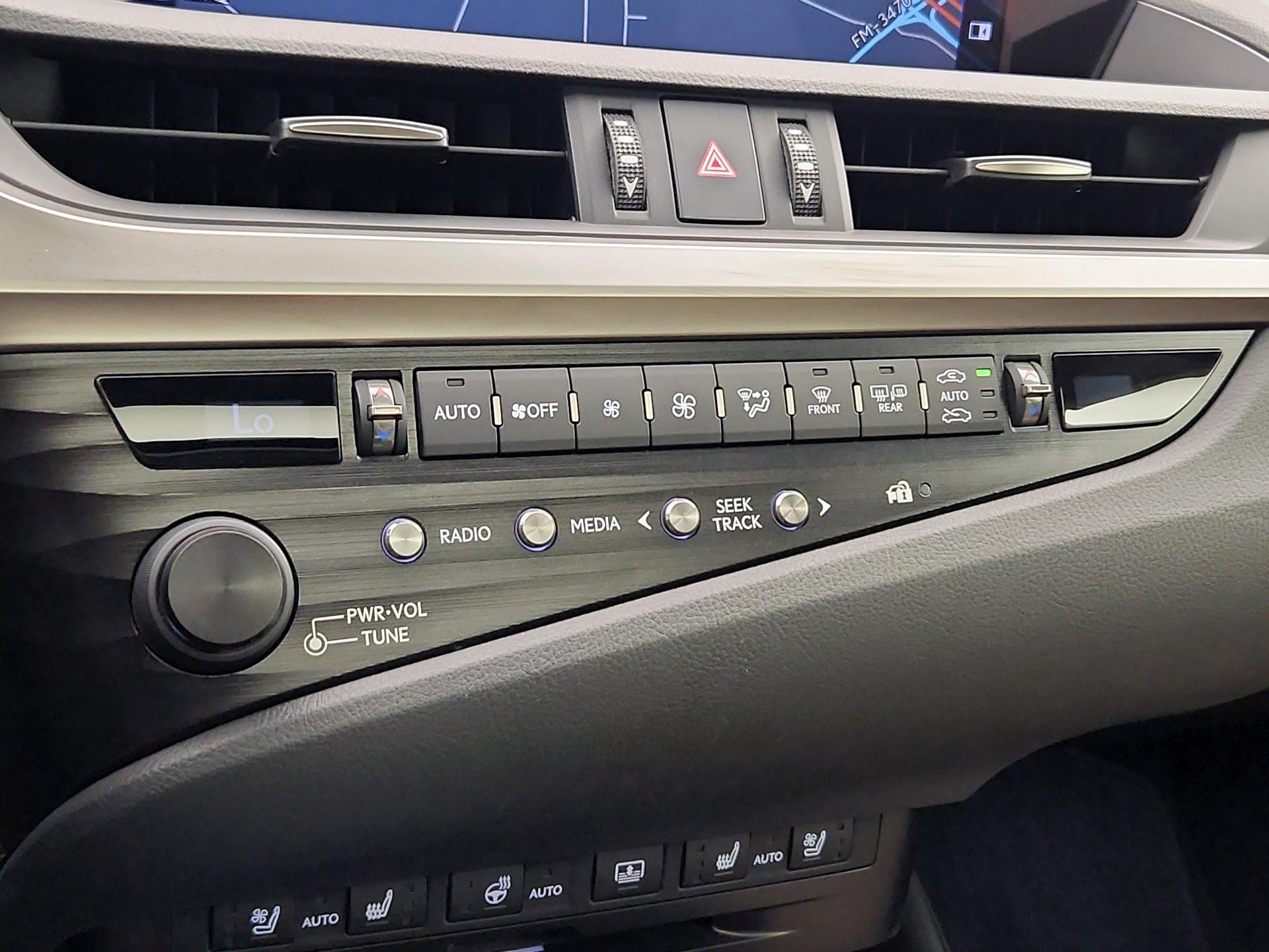 Thumbnail: 2019 Lexus ES - 17