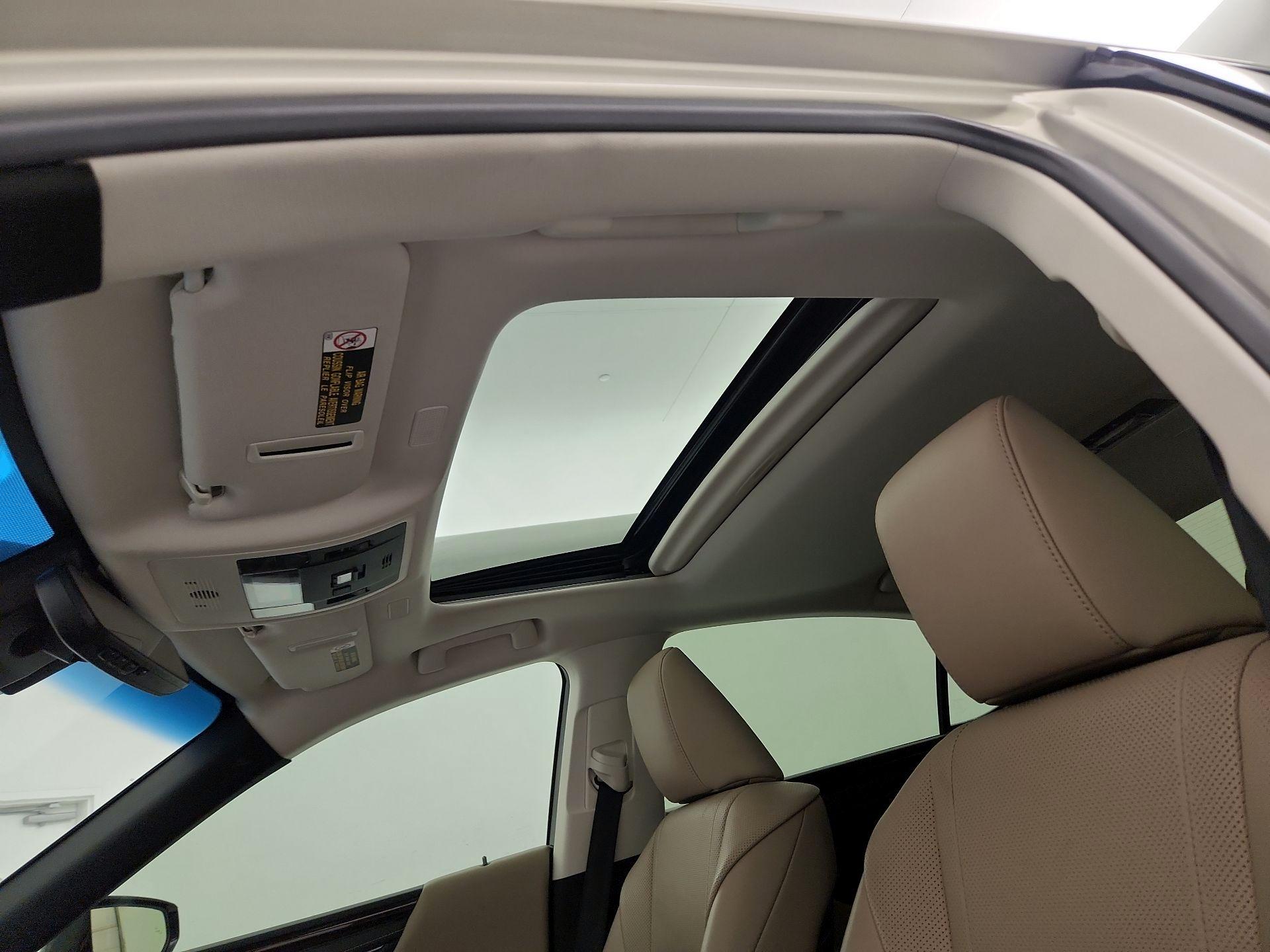 Thumbnail: 2019 Lexus ES - 20