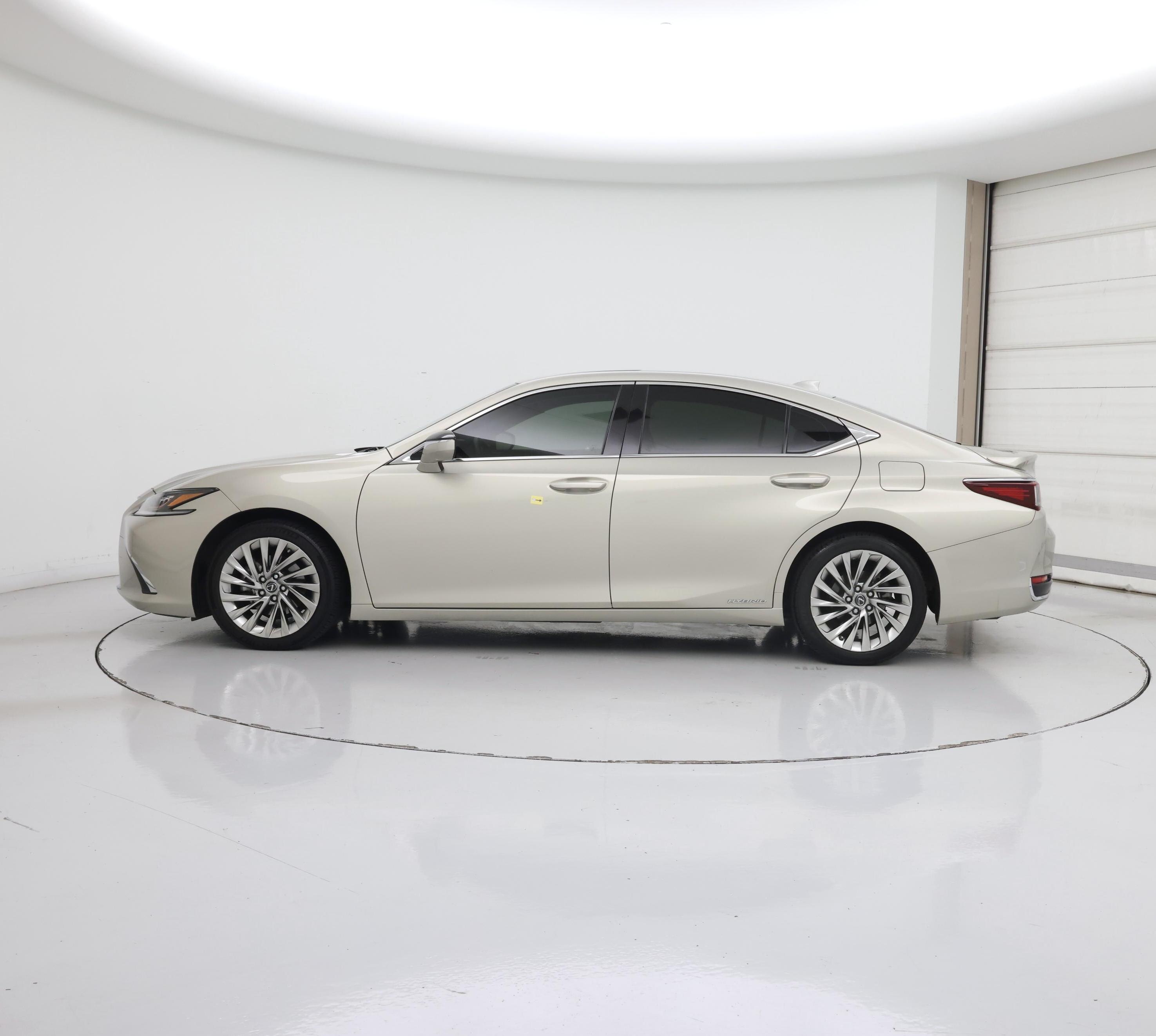Thumbnail: 2019 Lexus ES - 3