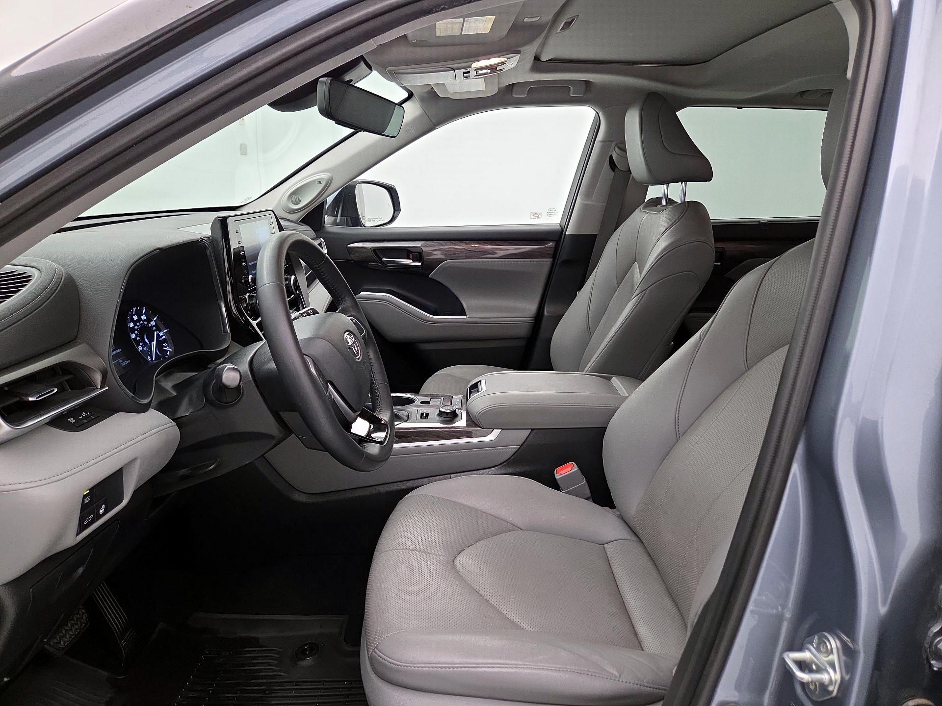 Thumbnail: 2020 Toyota Highlander - 11