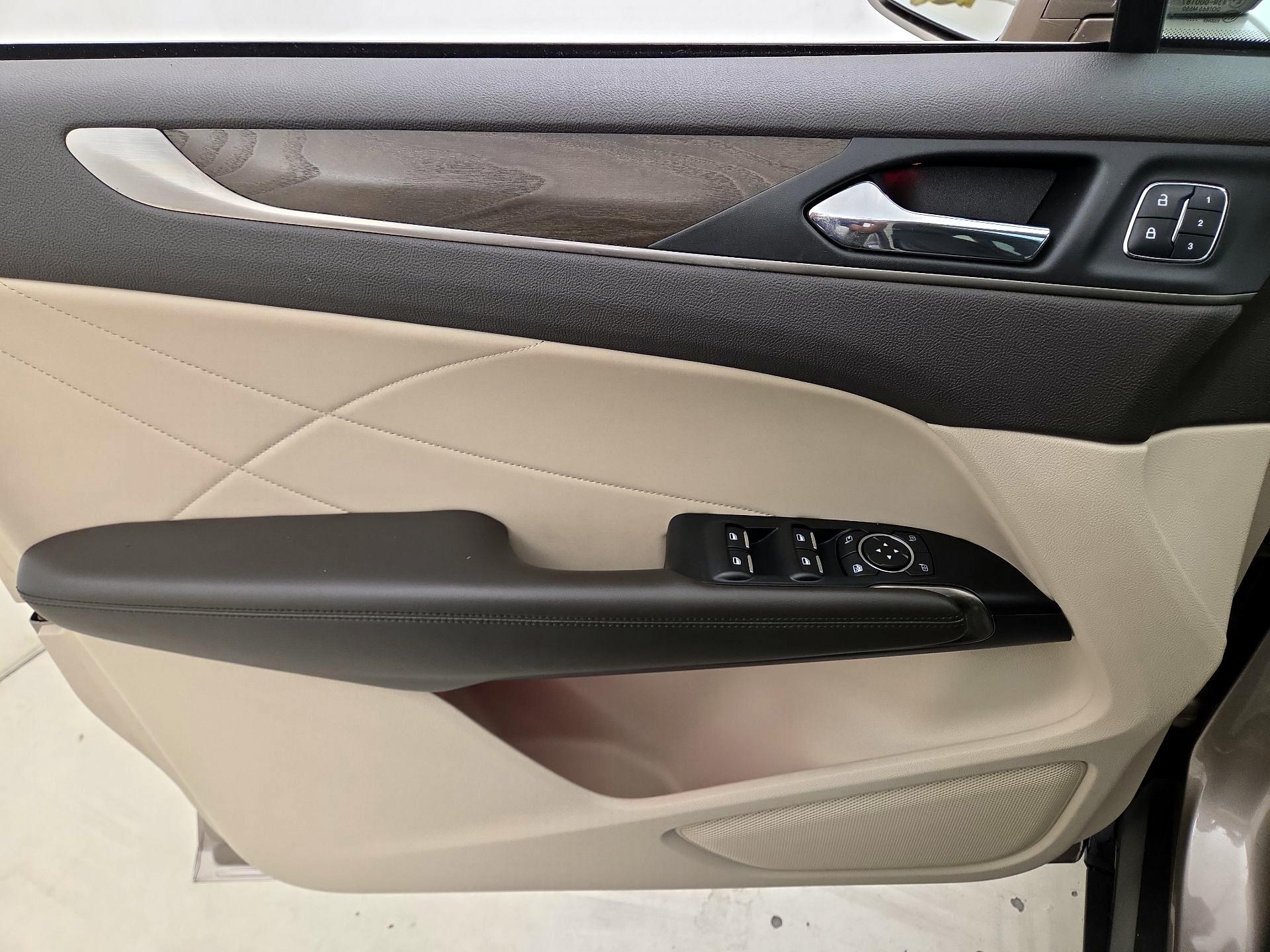 Thumbnail: 2018 Lincoln MKC - 12
