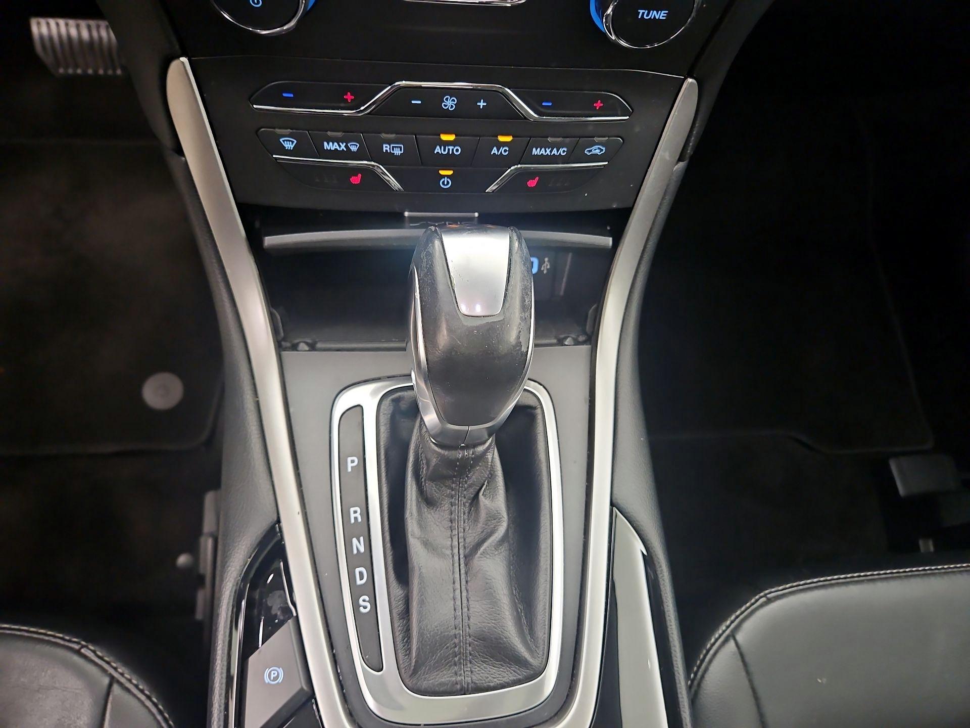 Thumbnail: 2017 Ford Edge - 16