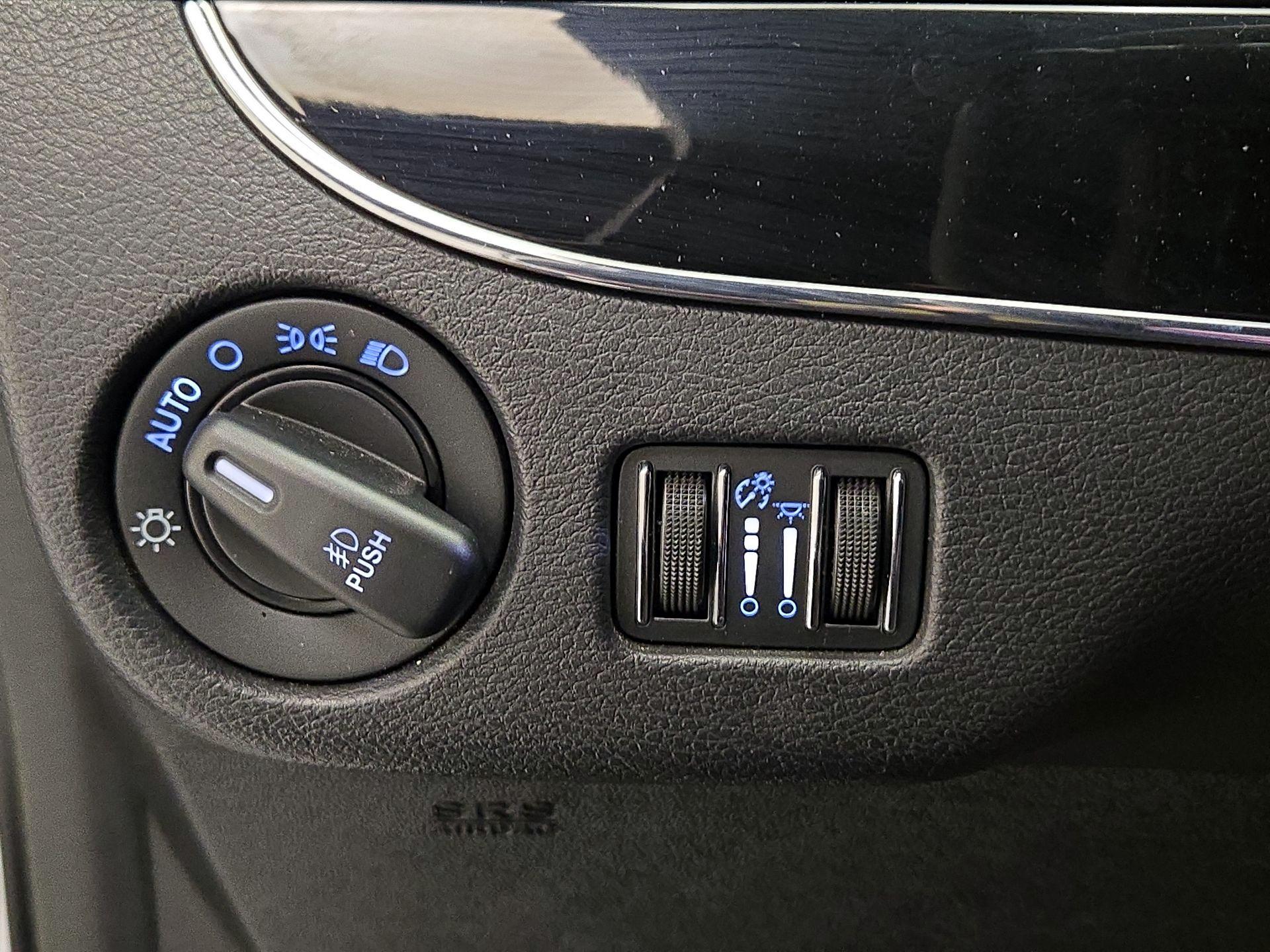 Thumbnail: 2017 Dodge Grand Caravan - 13