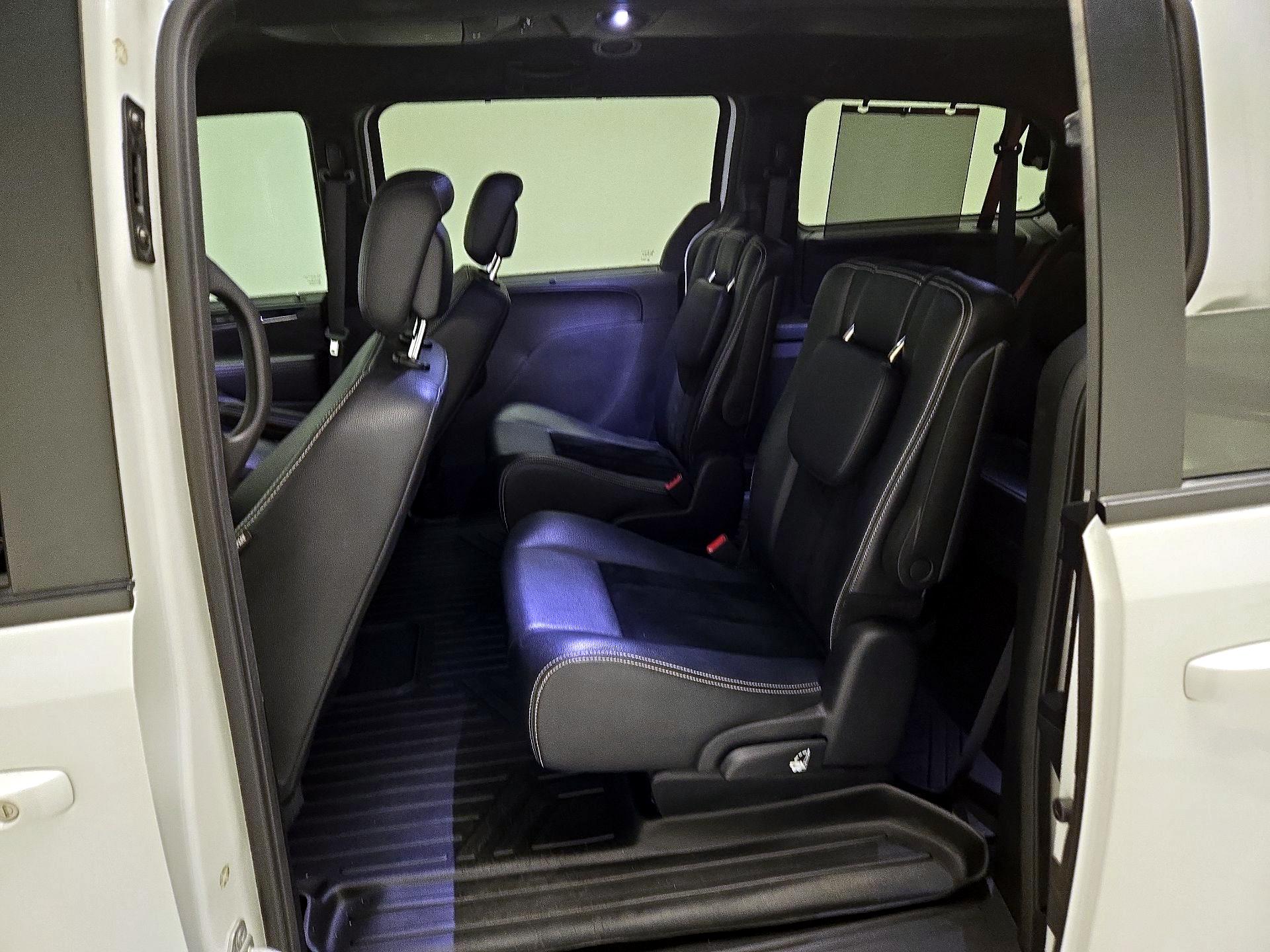 Thumbnail: 2017 Dodge Grand Caravan - 19