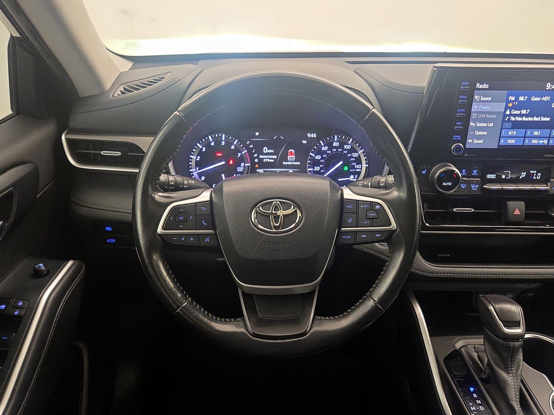Thumbnail: 2022 Toyota Highlander - 10