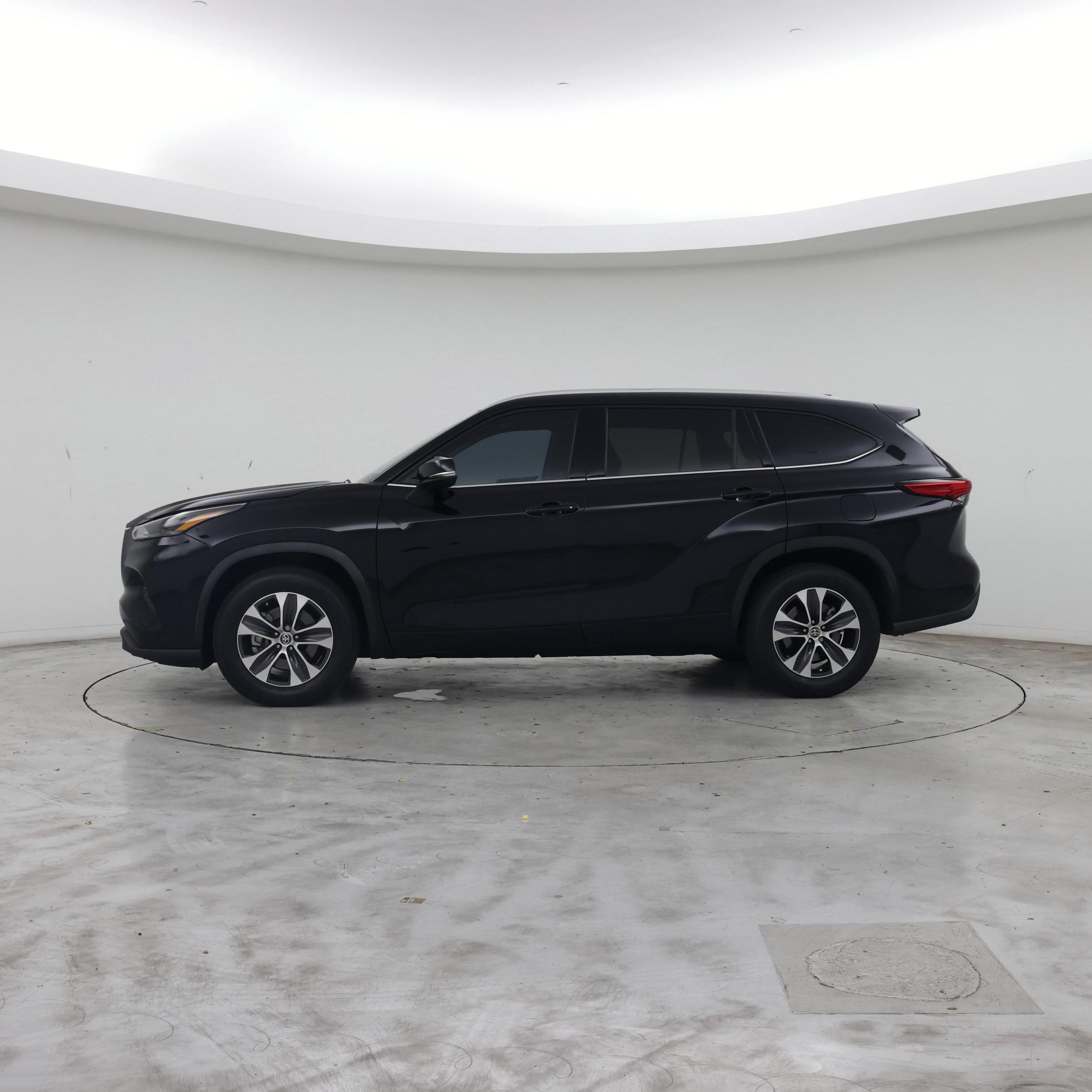 Thumbnail: 2022 Toyota Highlander - 3