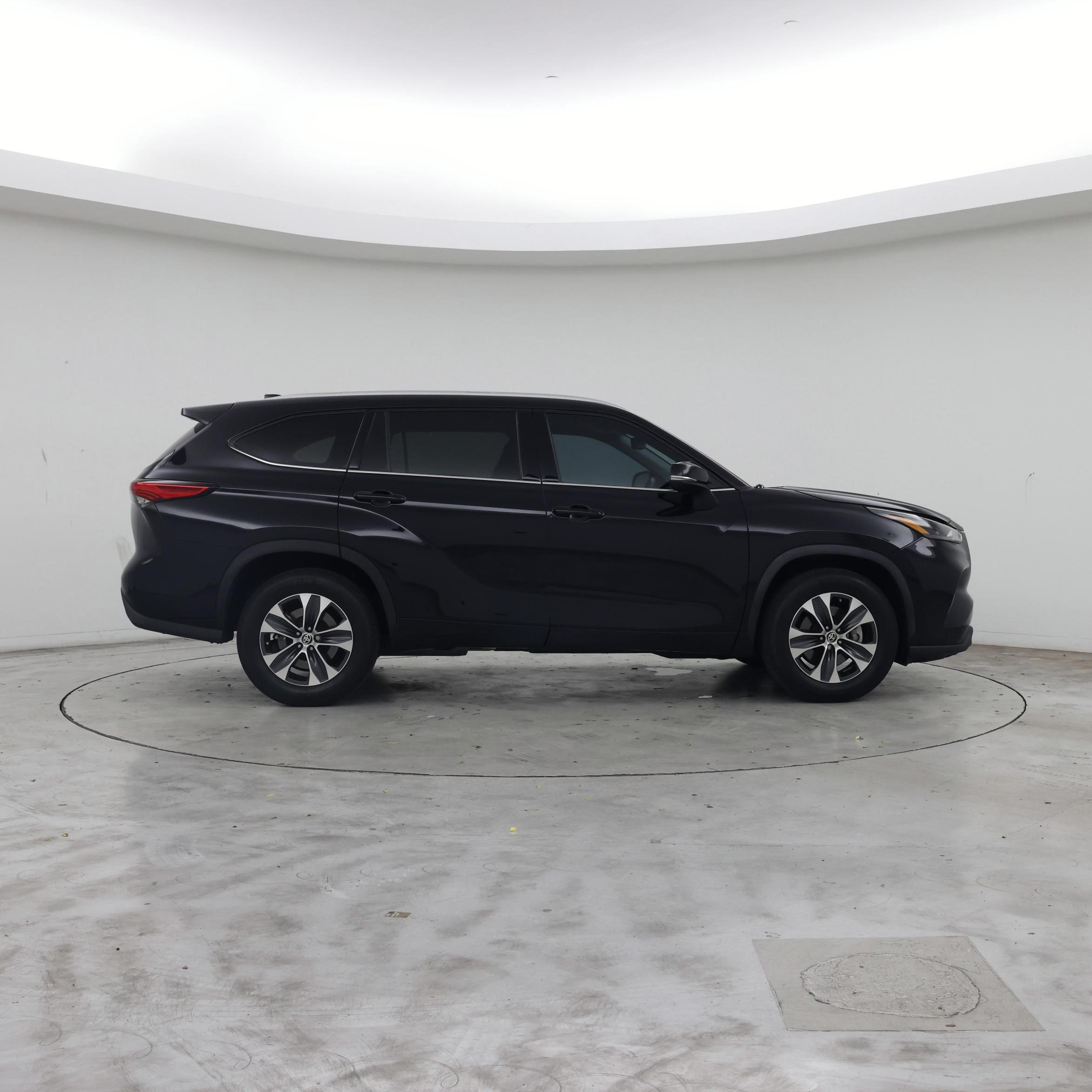Thumbnail: 2022 Toyota Highlander - 7