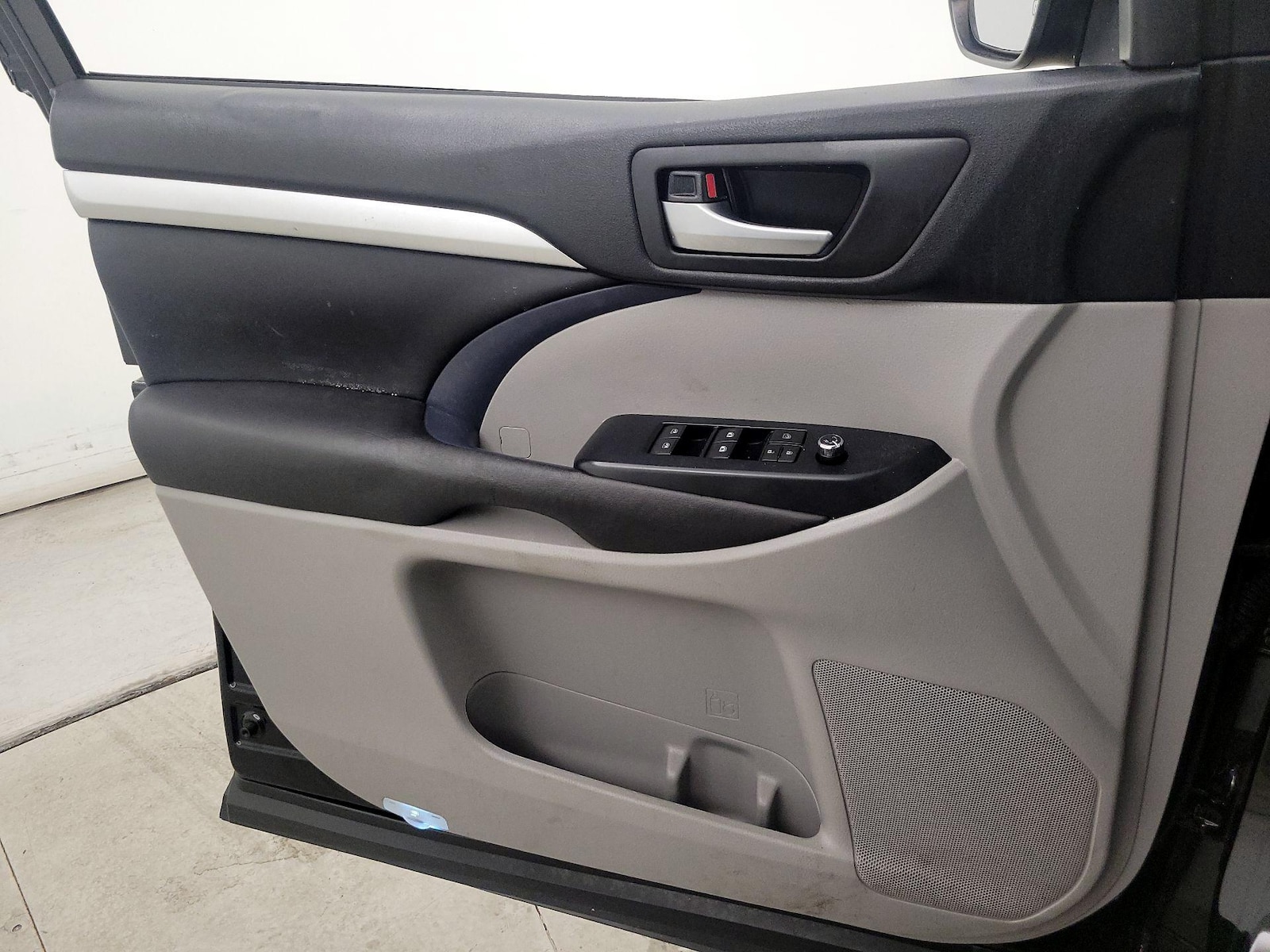 2017 Toyota Highlander XLE - Photo 13