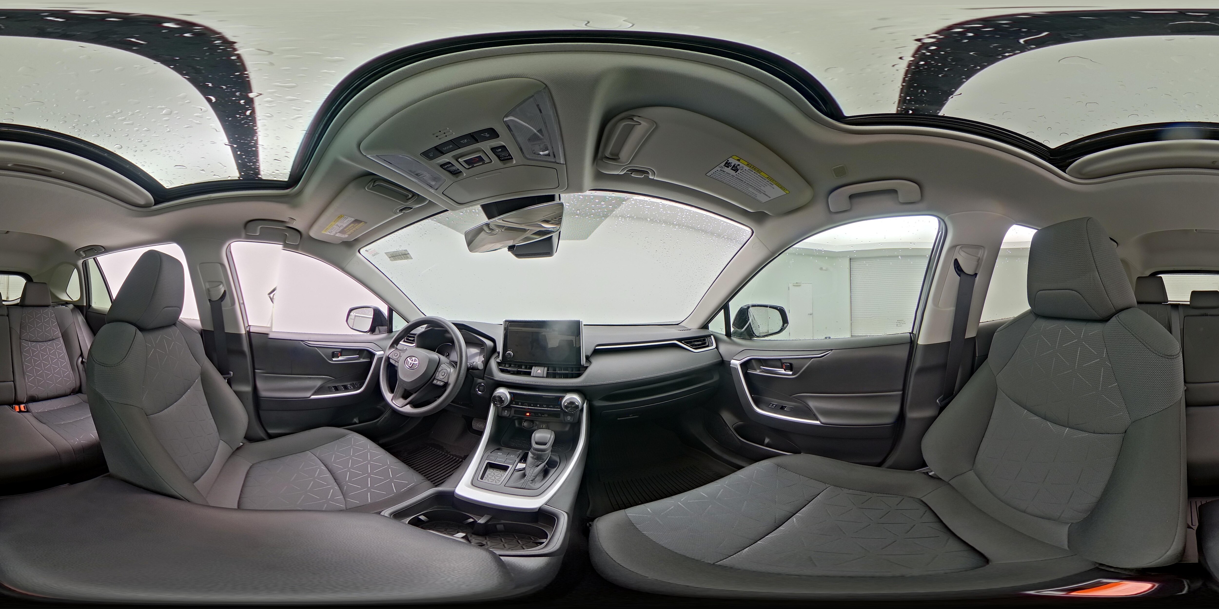 2025 Toyota RAV4 XLE - Photo 25